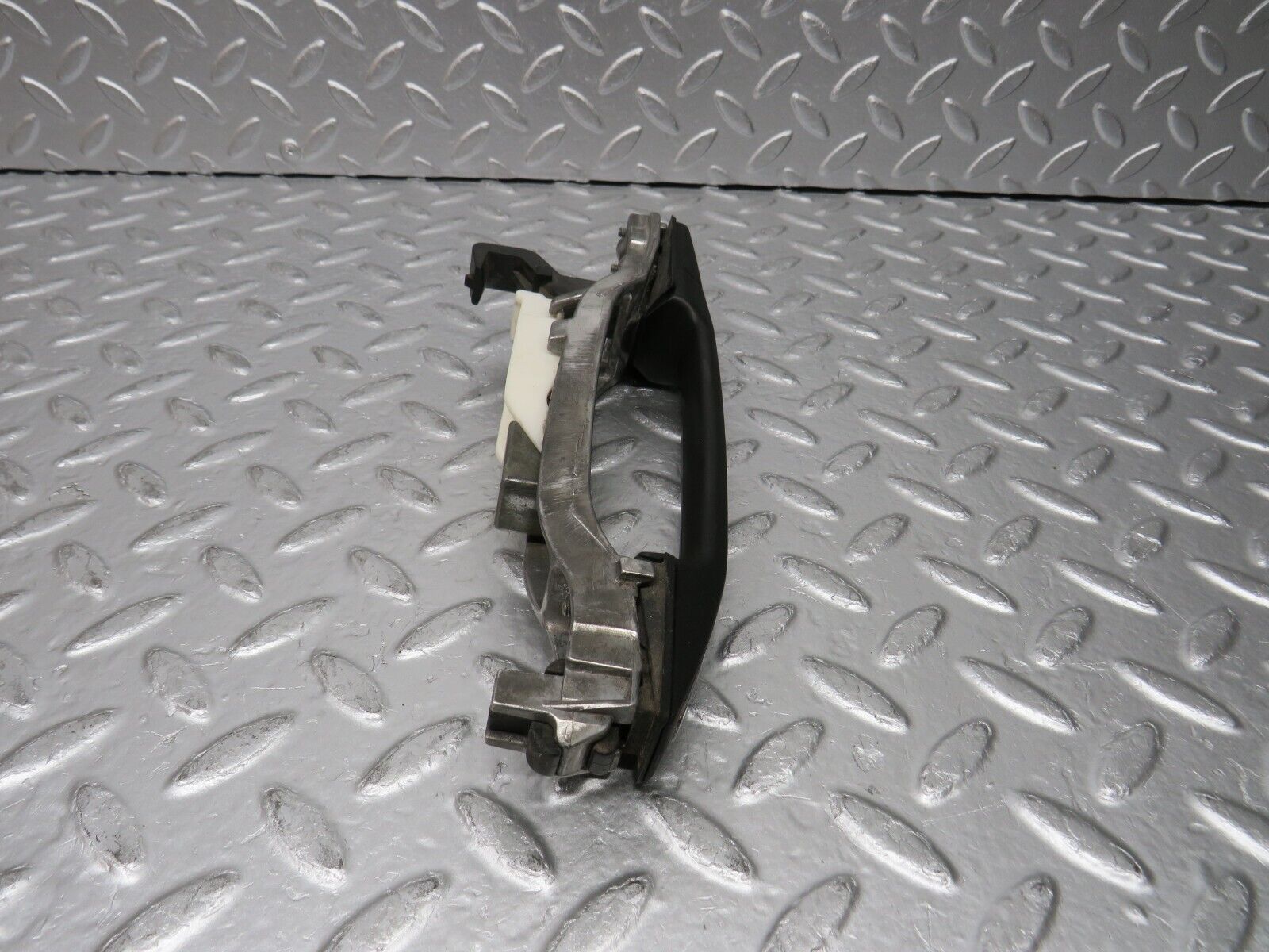 31373 Mercedes-Benz S124 220TE Rear Left Exterior Door Handle