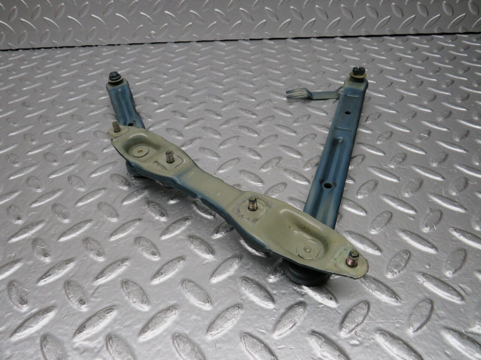 30700 Mercedes-Benz W201 190E 2.0L Bonnet Hinge Right Side