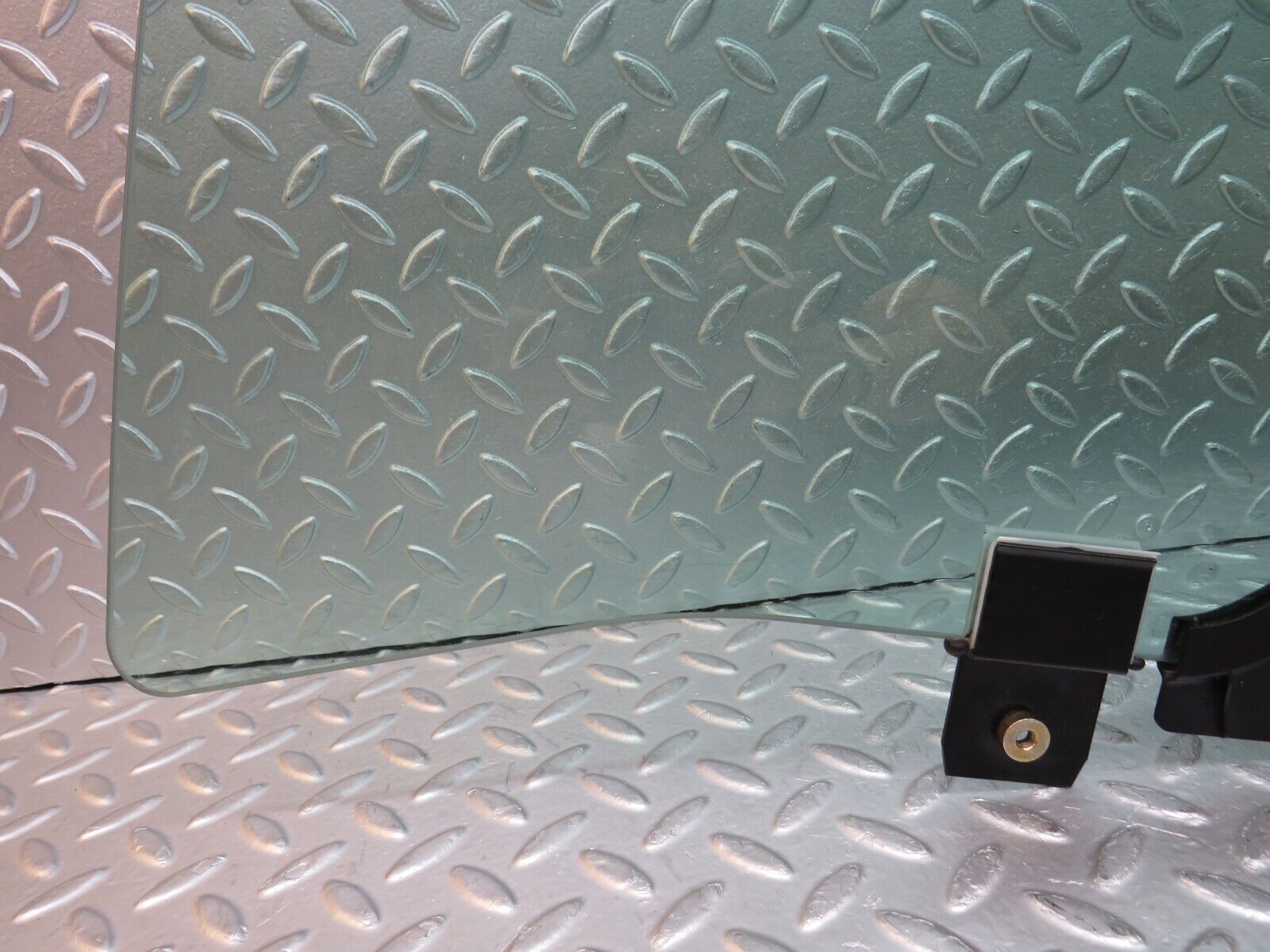 35168 Mercedes-Benz W221 Front Left Door Window Glass