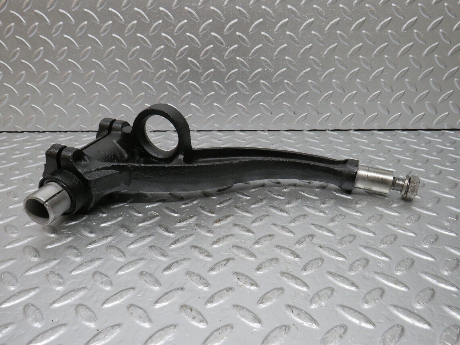 0370 Mercedes-Benz W108 280SE Differential Mounting Bracket 1113510716