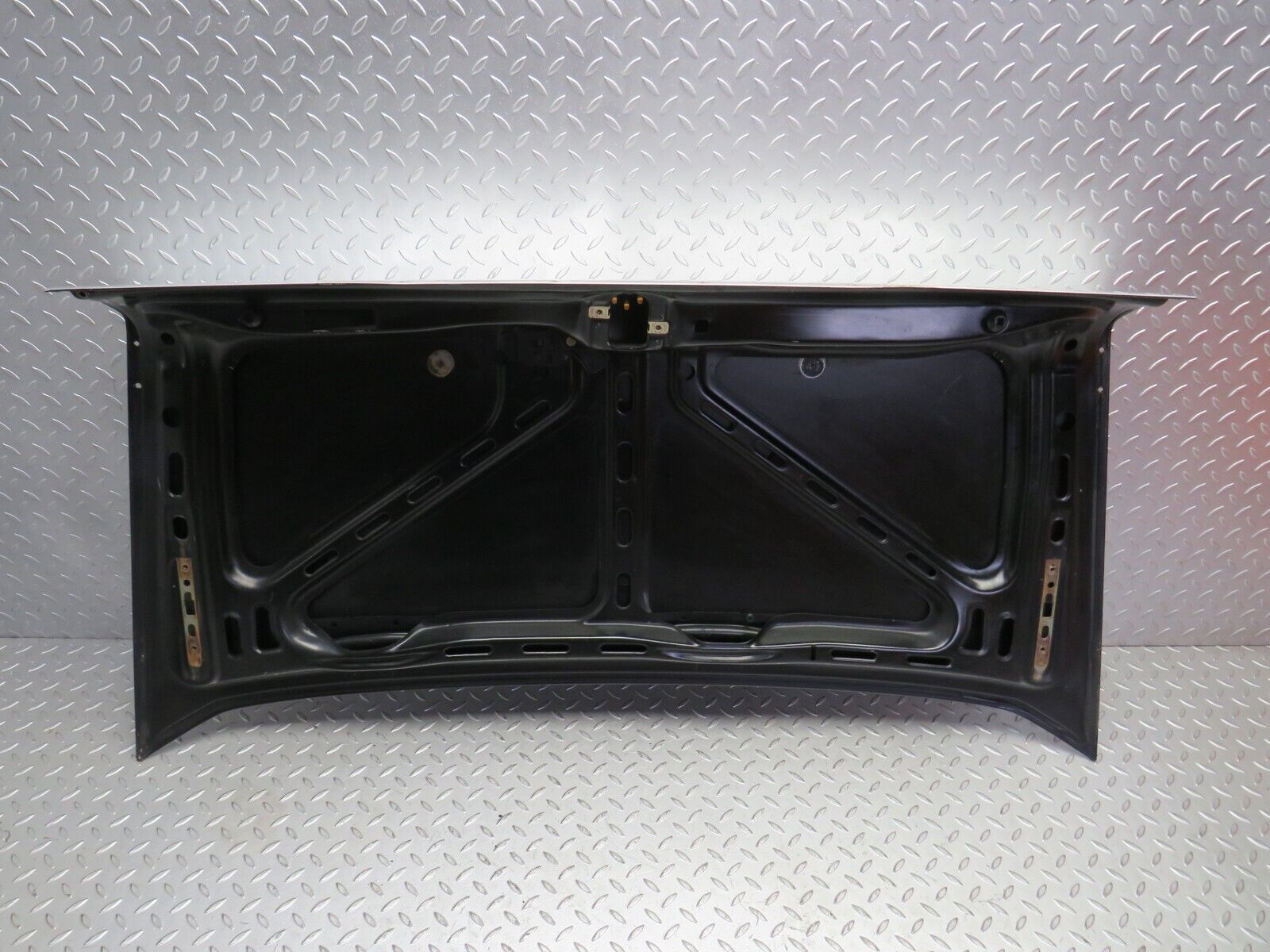 31823 Mercedes-Benz W201 190LE 1.8L Boot Lid Trunk Door