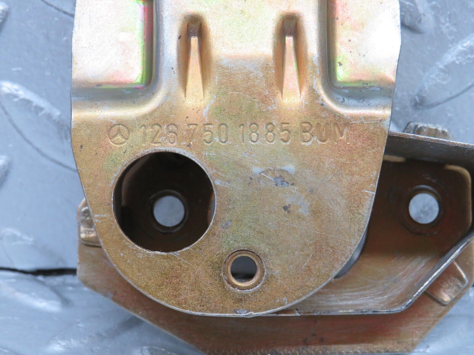 40671 Mercedes-Benz W123 300D Trunk Lock Latch 1267501885
