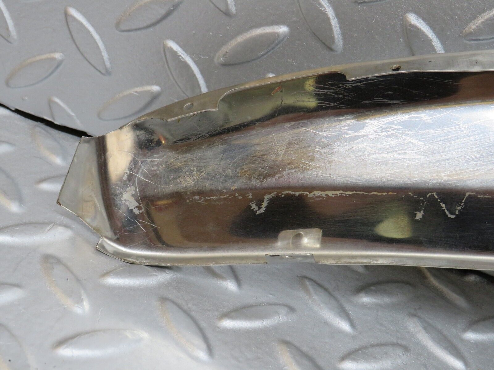 35625 Mercedes-Benz R107 280SL Windscreen Top Chrome Trim