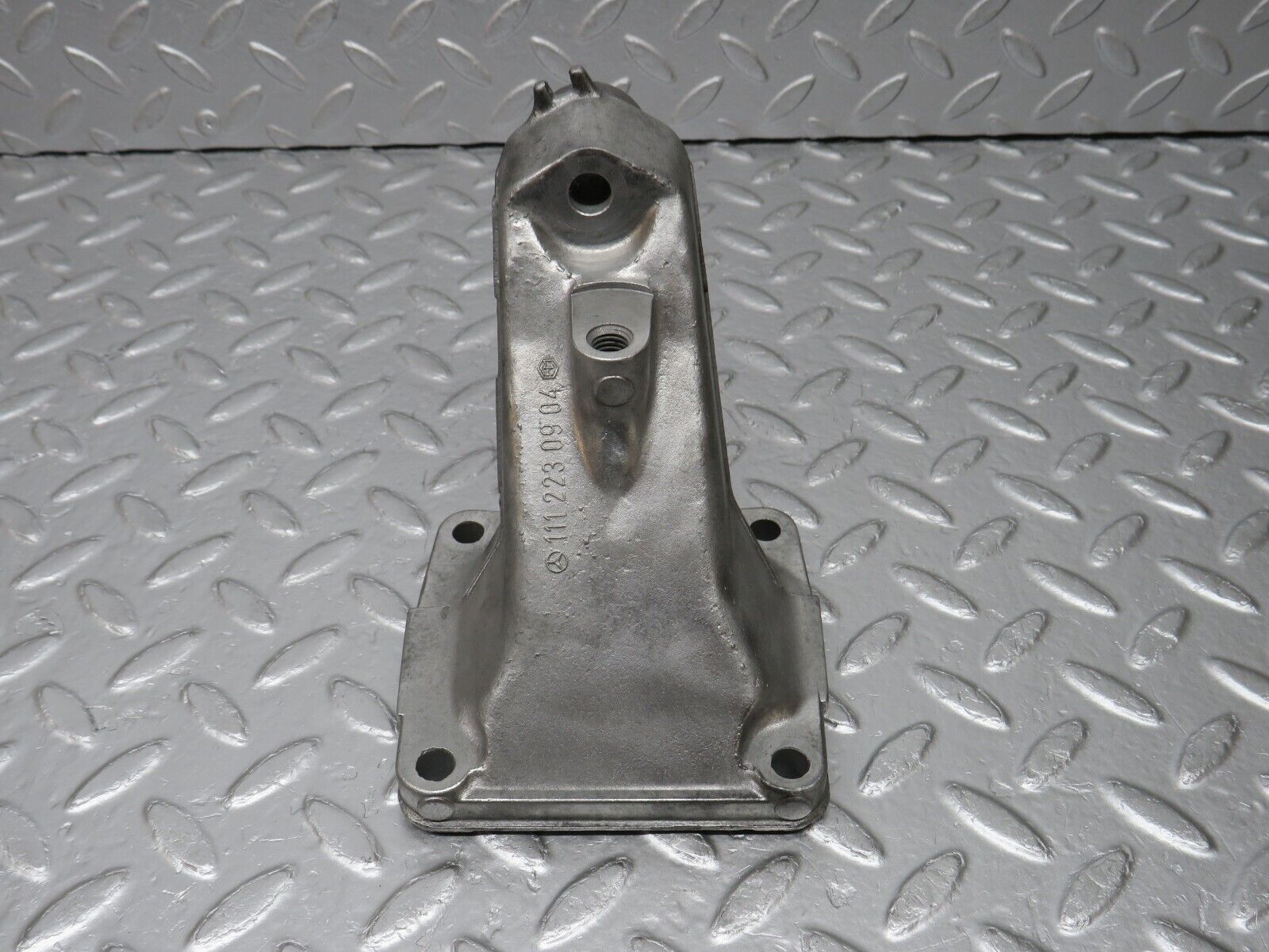 33532 Mercedes-Benz W202 C180 Engine Mount Bracket Left Side 1112230904