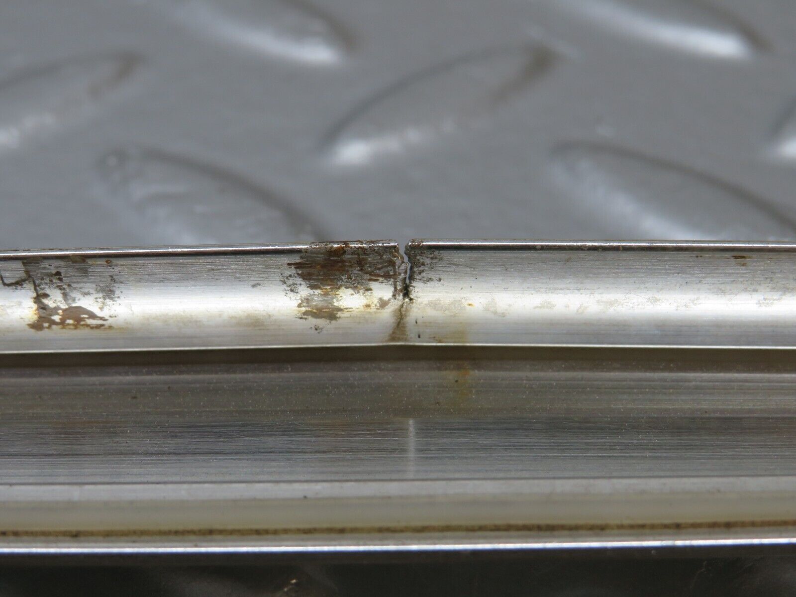 40263 Mercedes-Benz R107 Front Windscreen Chrome Frame
