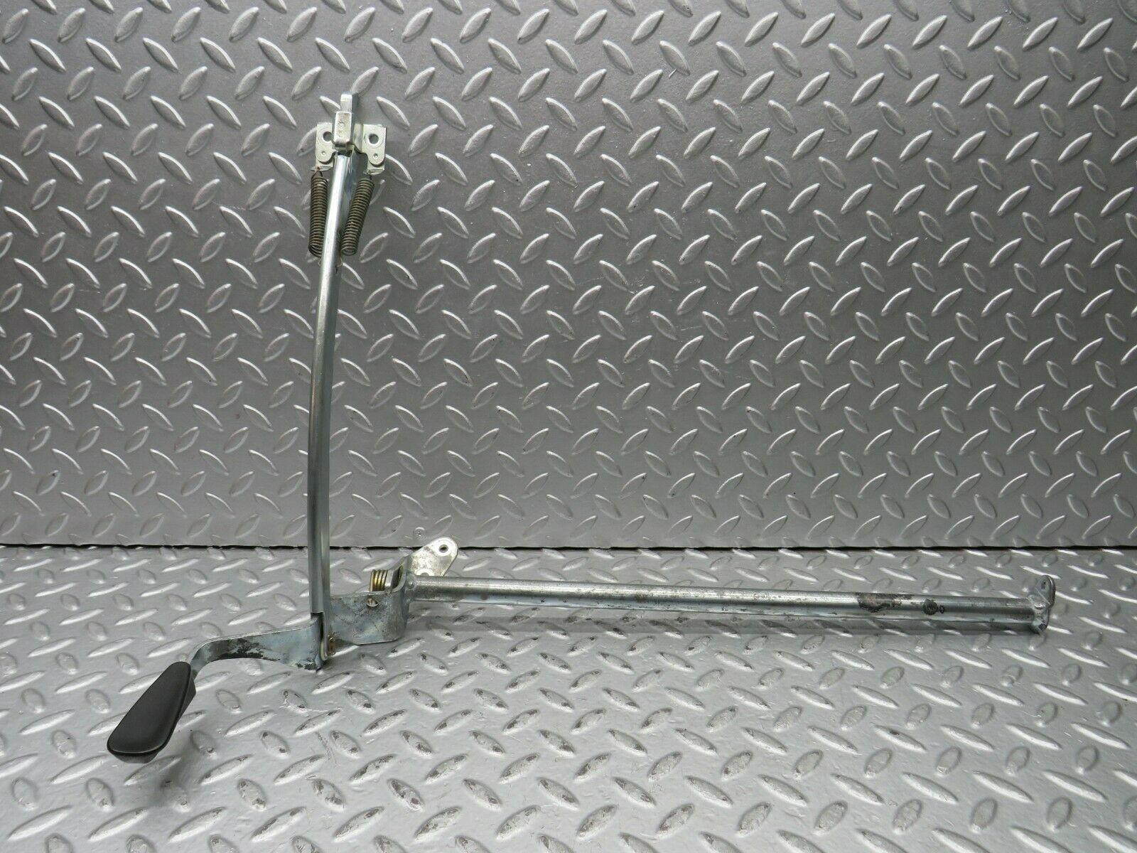22027 Mercedes-Benz S123 280TE Rear Seat Backrest Locking Mechanism Right Side