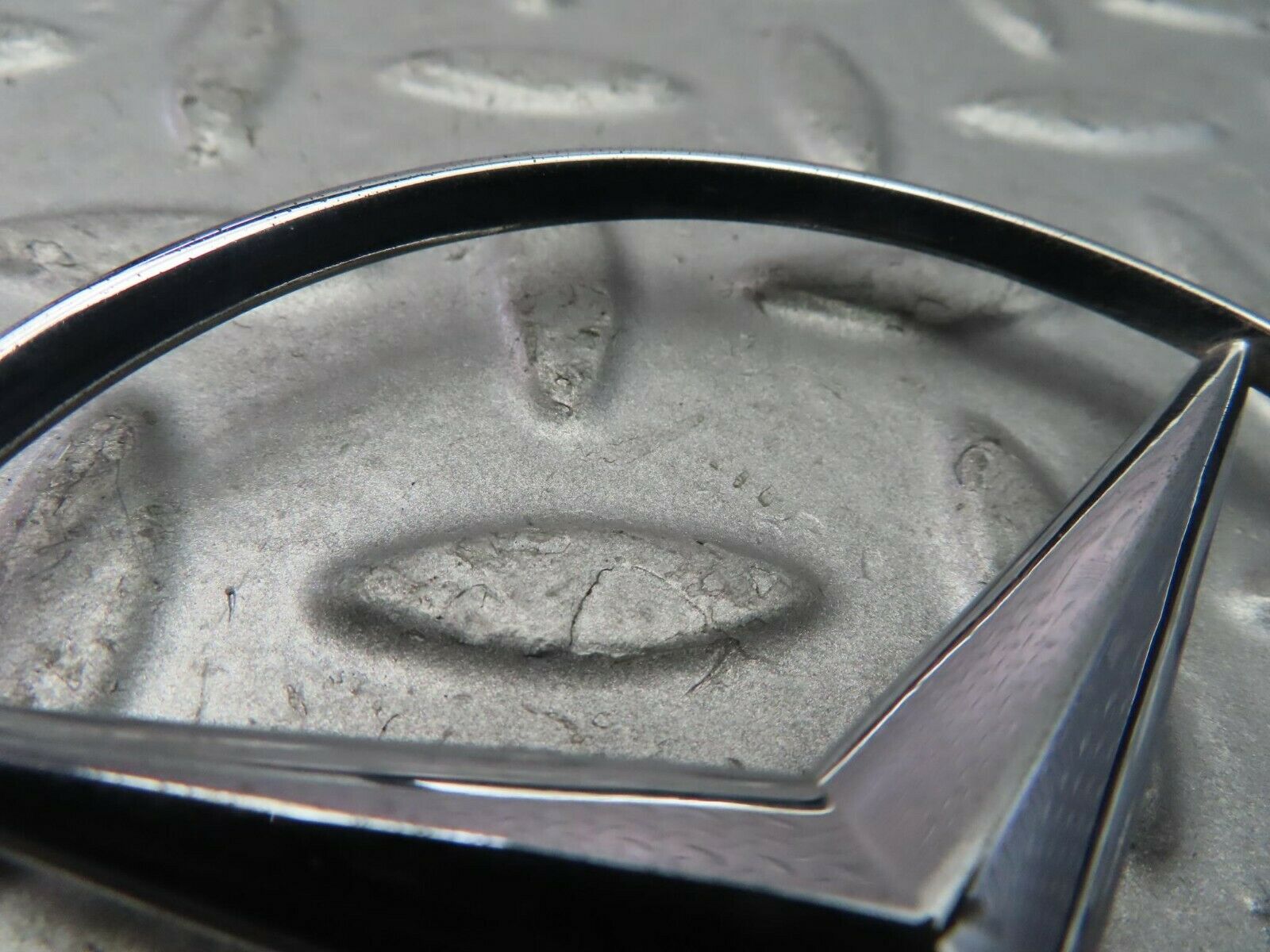 9531 Mercedes-Benz C124 300CE Coupe Chrome Rear Emblem 2017580058