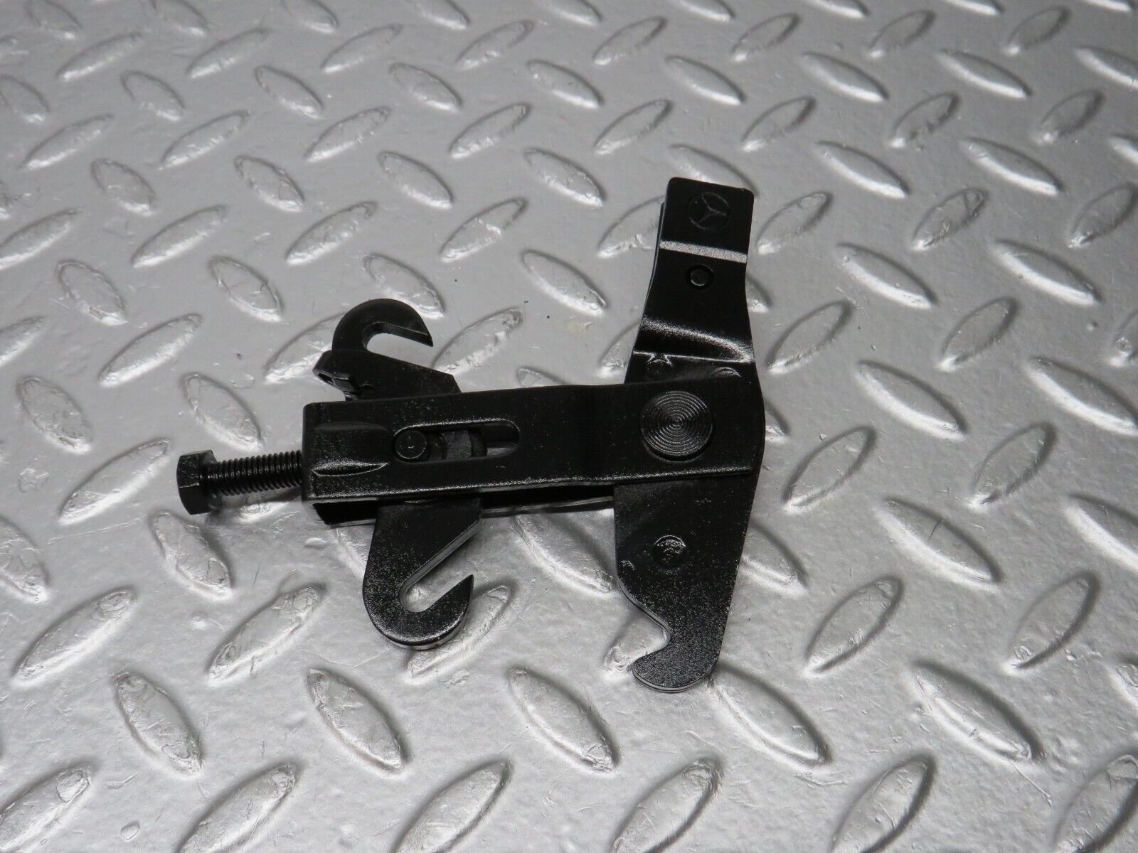 30905 Mercedes-Benz W201 190E 2.0L Handbrake Adjusting Handbrake Regulator