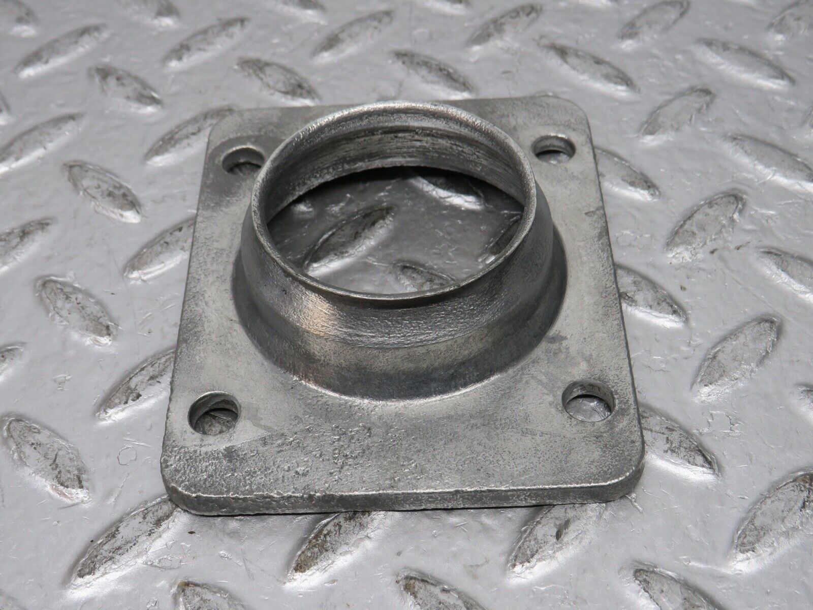 0400 Mercedes-Benz W120 180D Ponton Thermostat Housing Cover