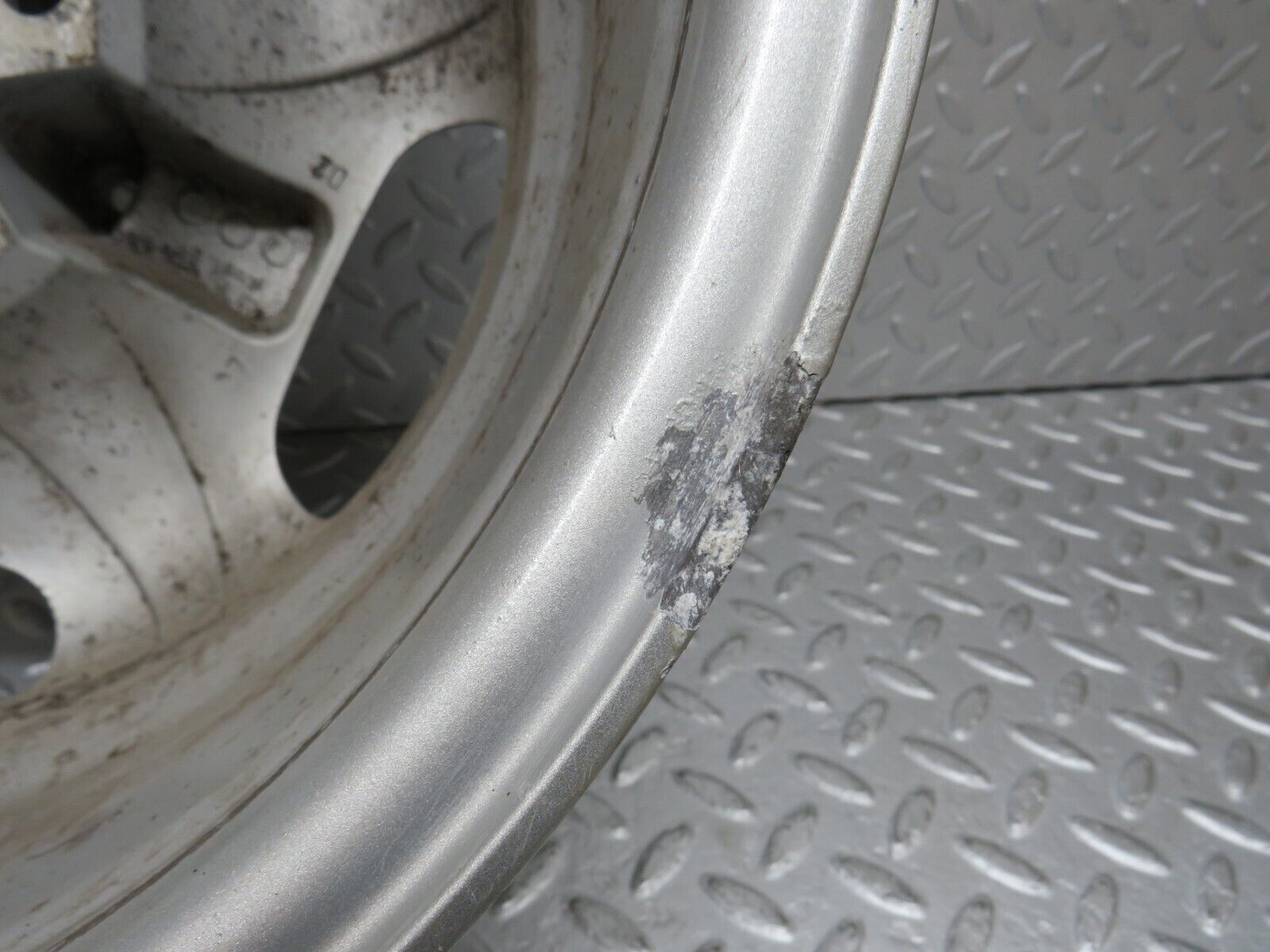 38188 Mercedes-Benz A124 Alloy Wheel 7Jx15H2 ET37 KBA44301