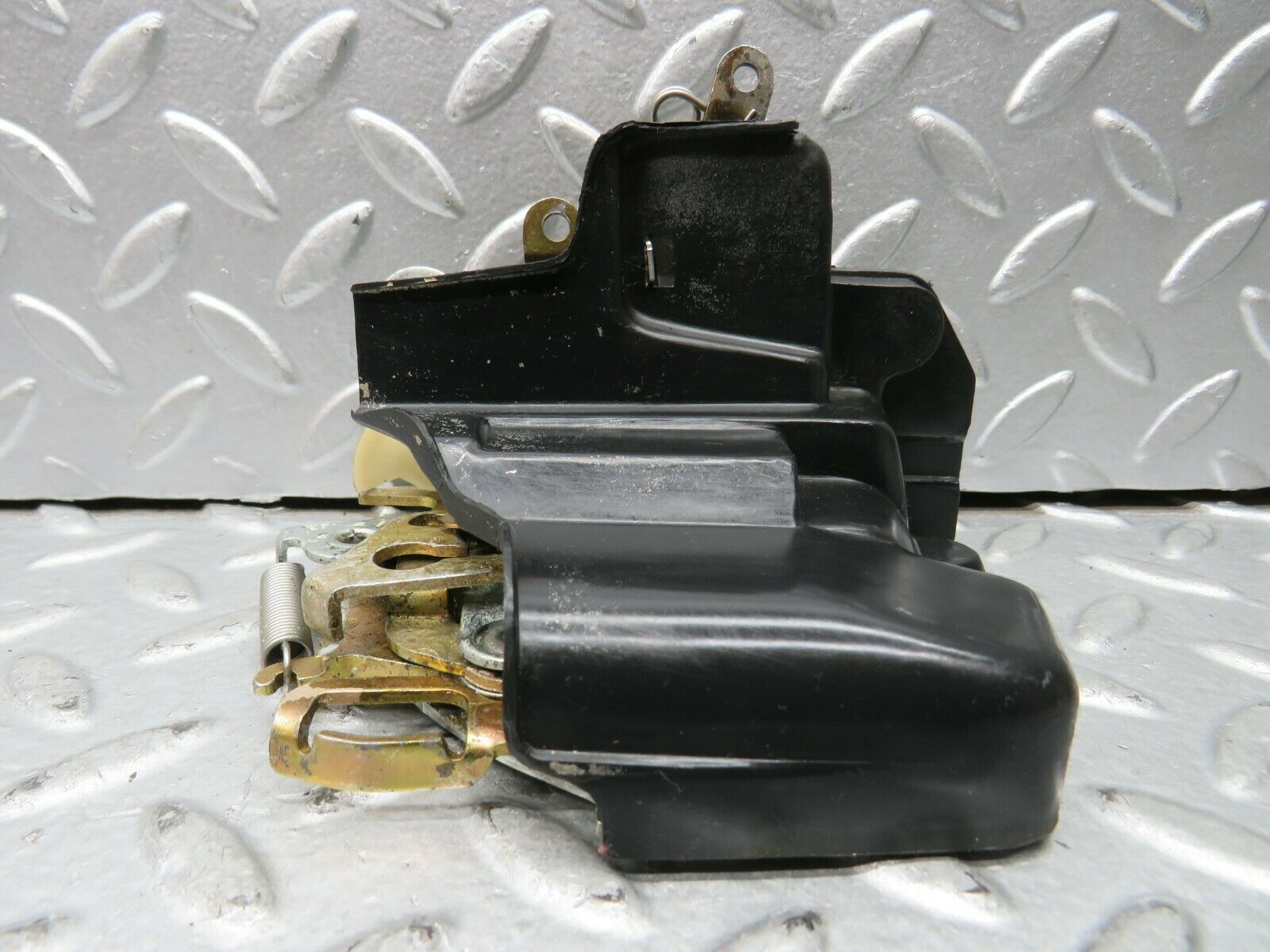21983 Mercedes-Benz S123 280TE Front Left Door Lock Mechanism 1237230108
