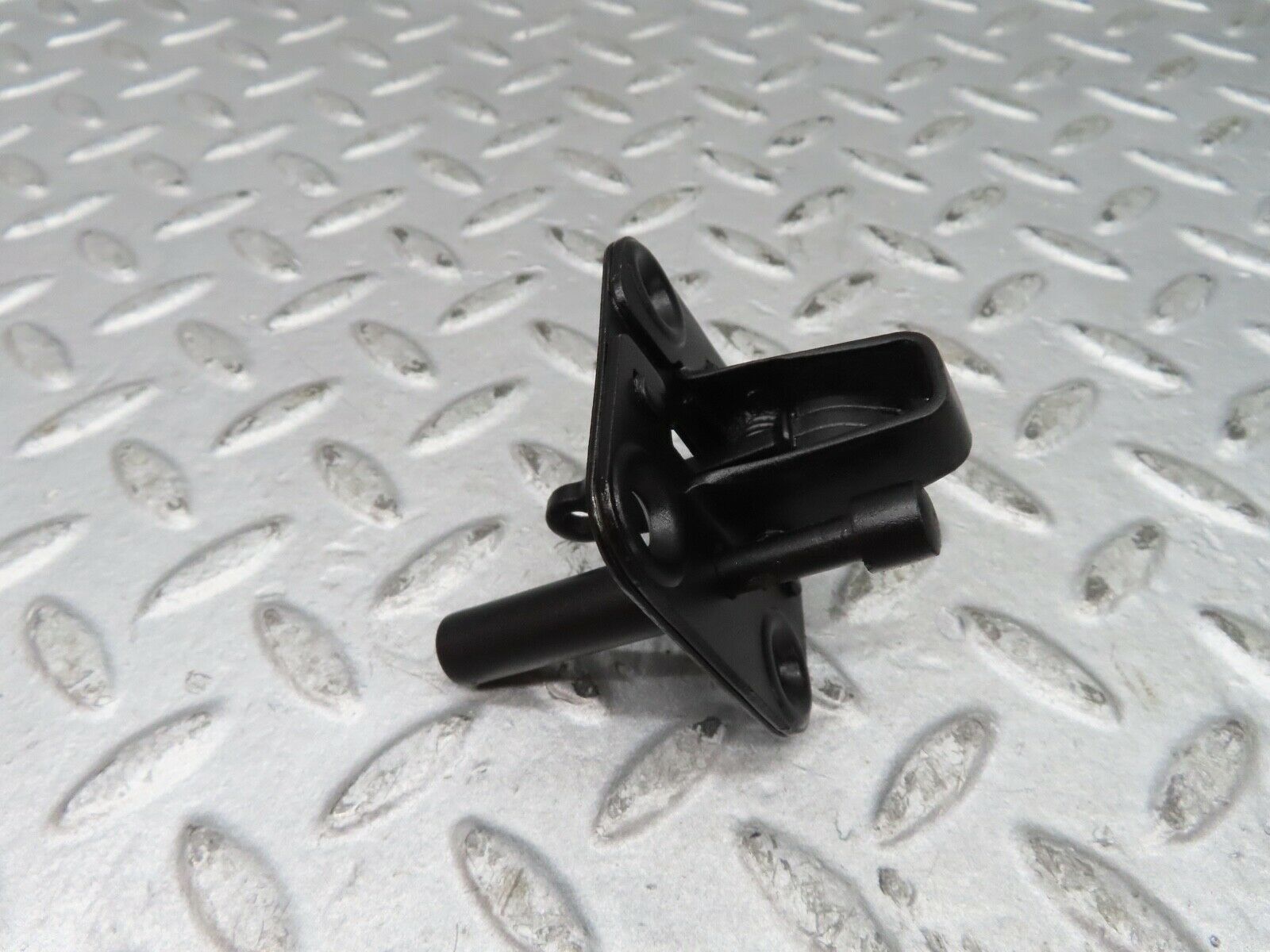 17059 Mercedes-Benz C123 280CE Coupe Bonnet Lock Catch