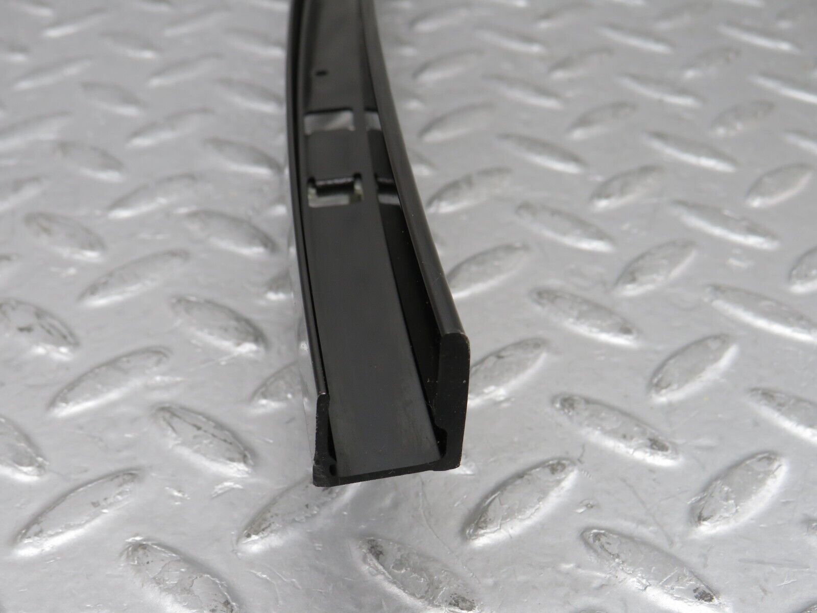 35256 Mercedes-Benz W221 Rear Right Door Window Channel 2217300219