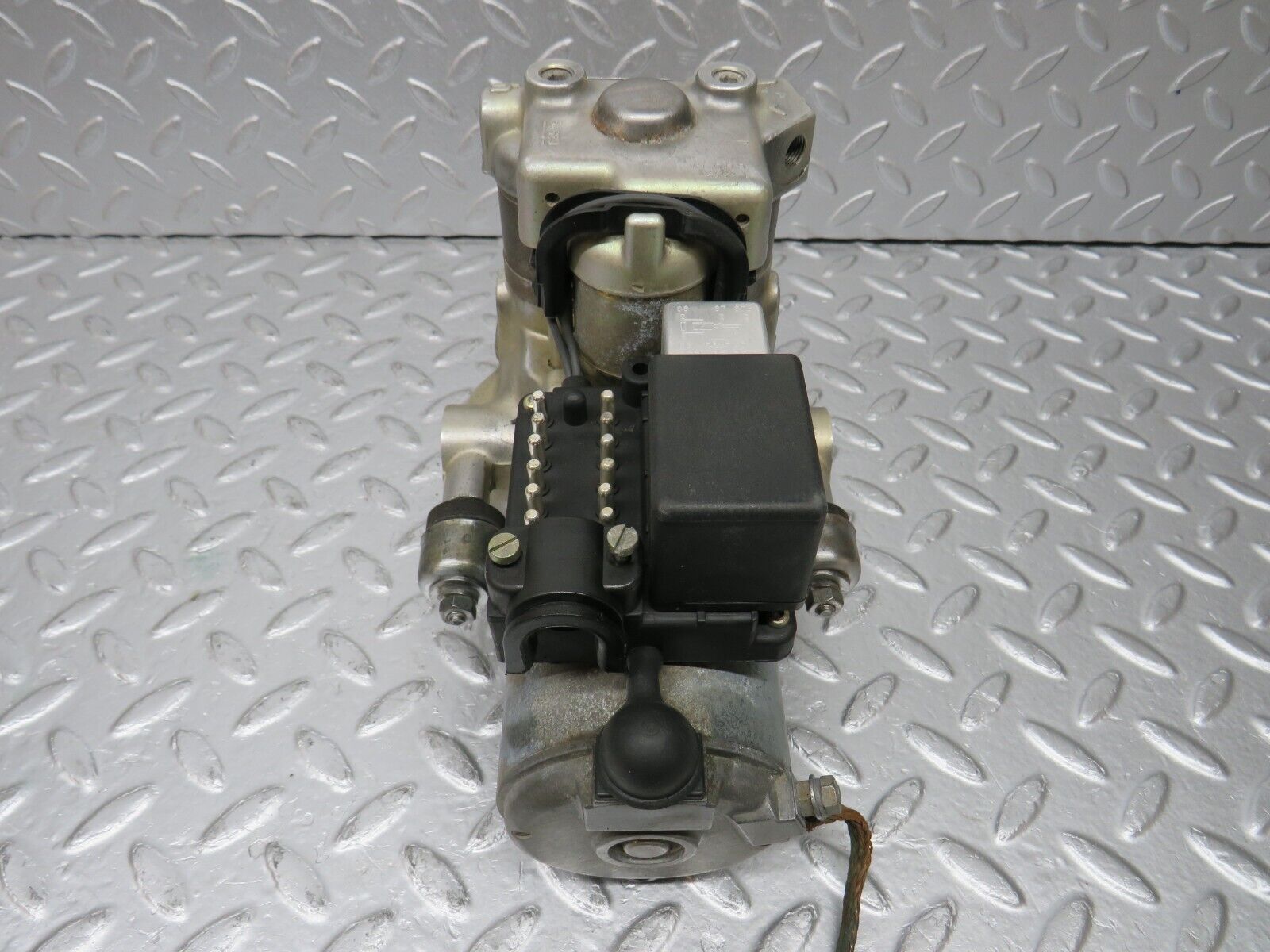 34371 Mercedes-Benz C126 380SEC Coupe ABS Pump Bosch 0265200003