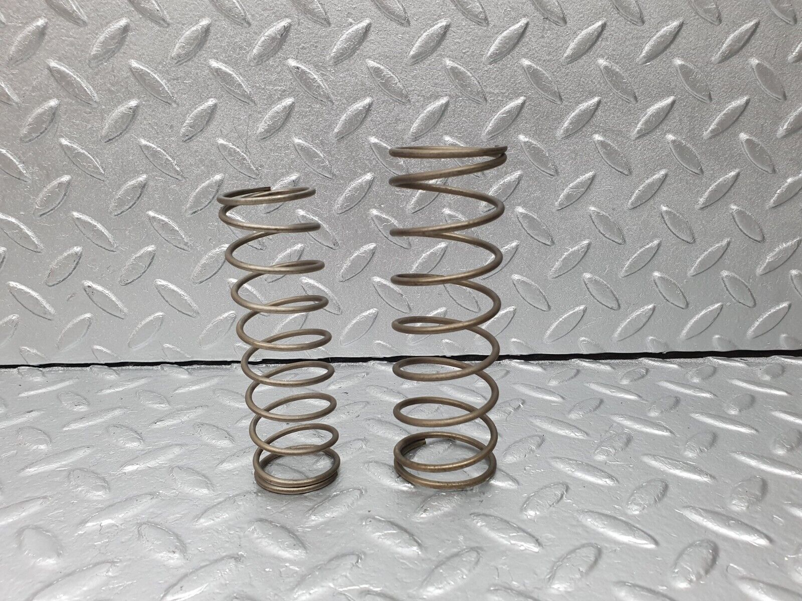 41312 Mercedes-Benz W123 300D Automatic Gearbox Piston Spring 722.118