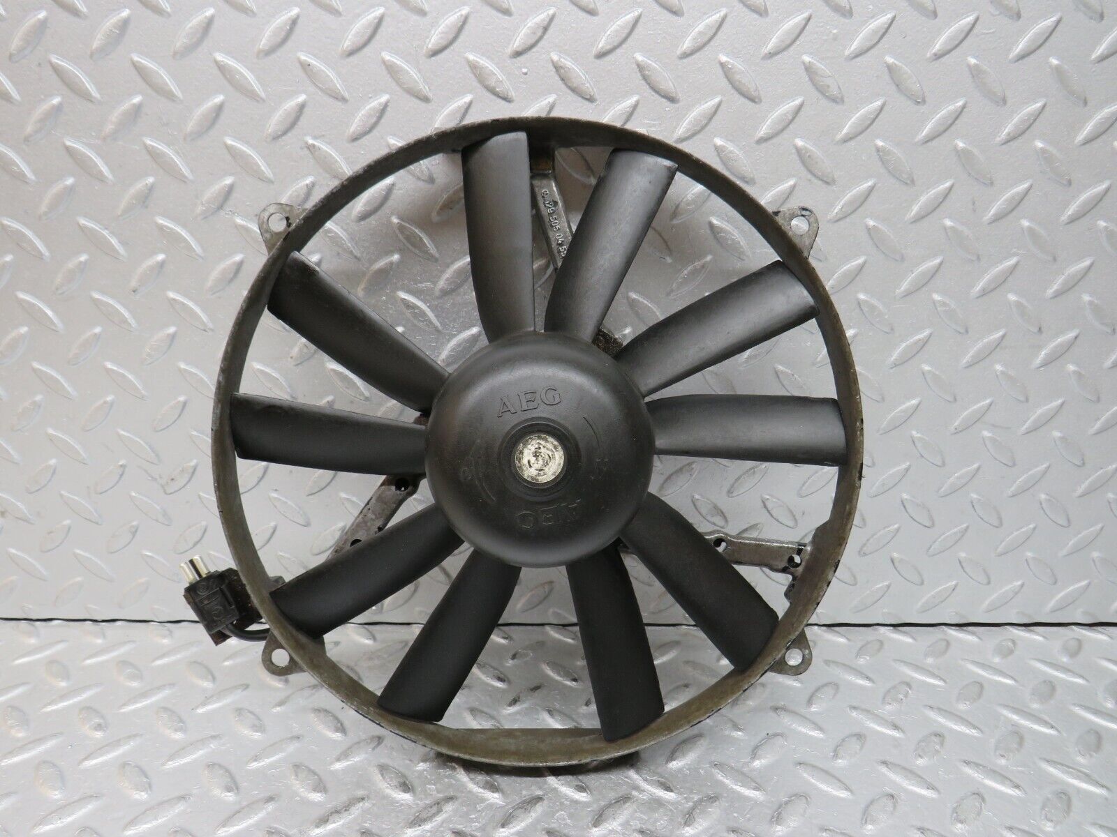37835 Mercedes-Benz A124 320E Cabriolet Radiator Cooling Fan AEG 0005008593 170080801 1295050455