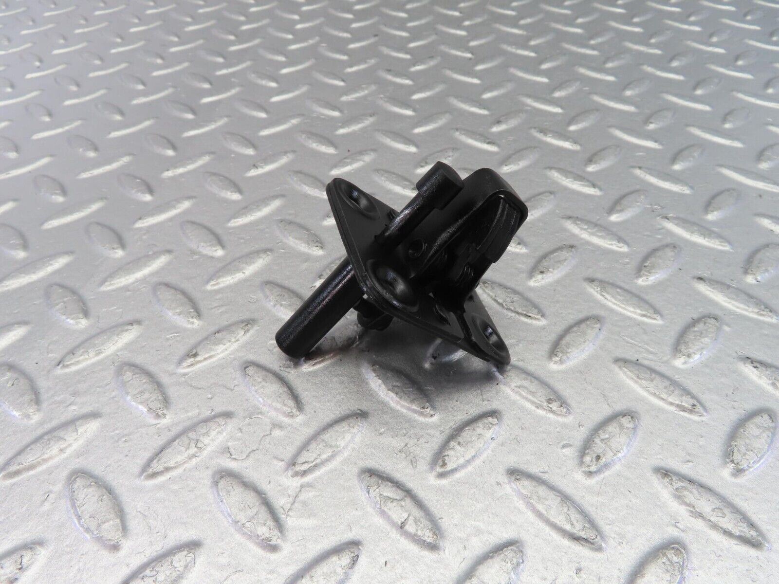 39375 Mercedes-Benz W123 230E Bonnet Lock Catch