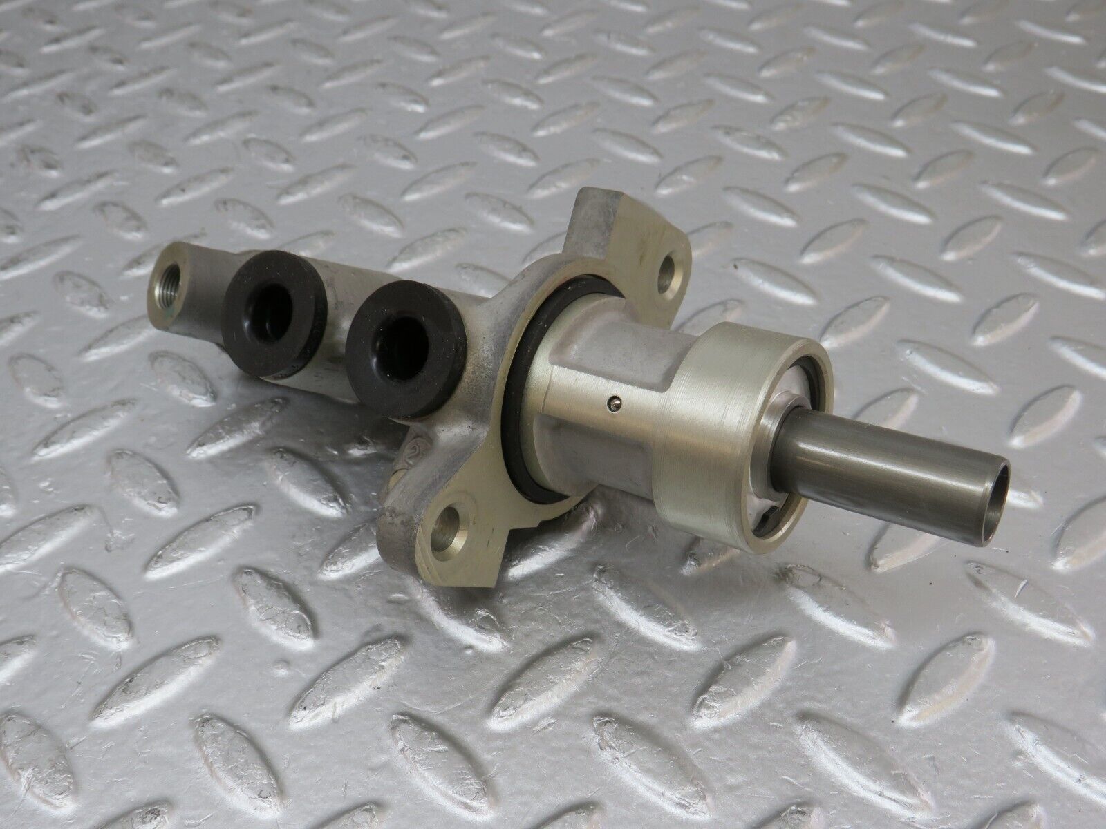 33386 Mercedes-Benz W202 C180 Brake Master Cylinder Lucas