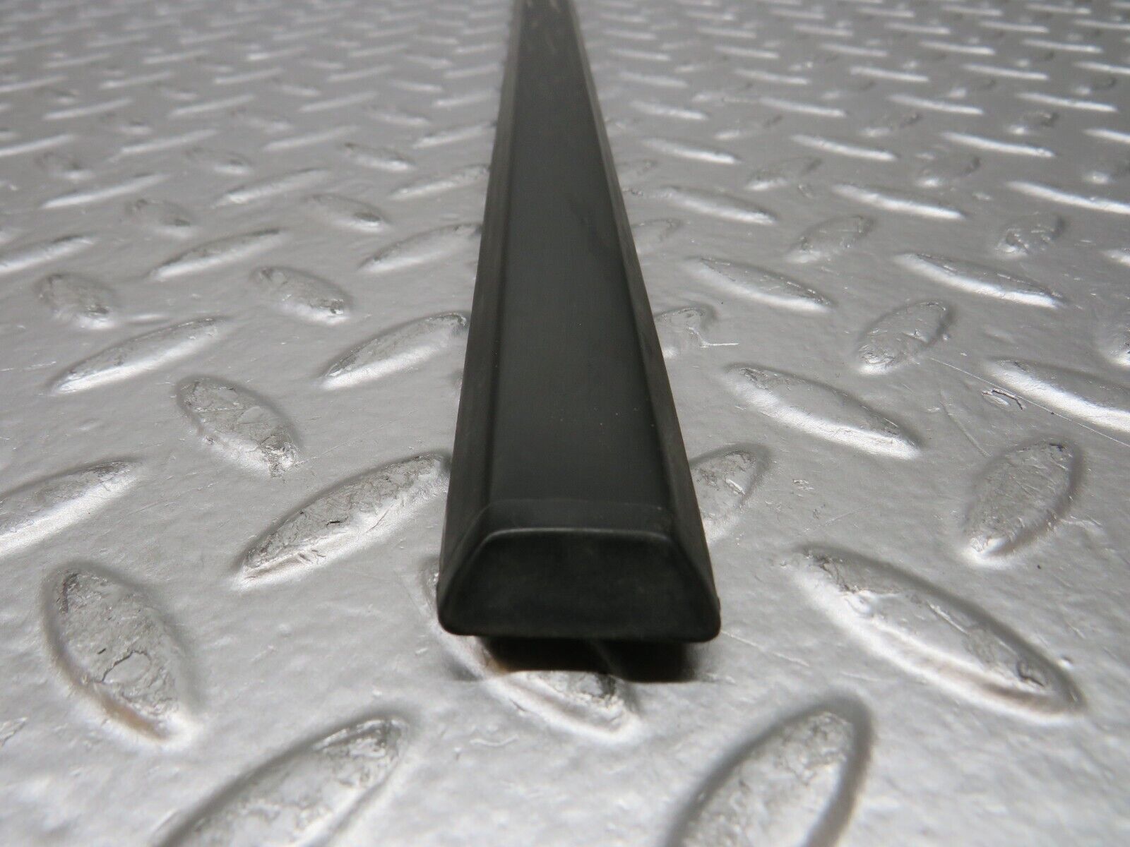 30786 Mercedes-Benz W201 190E 2.0L Rear Right Door Centre Moulding Trim