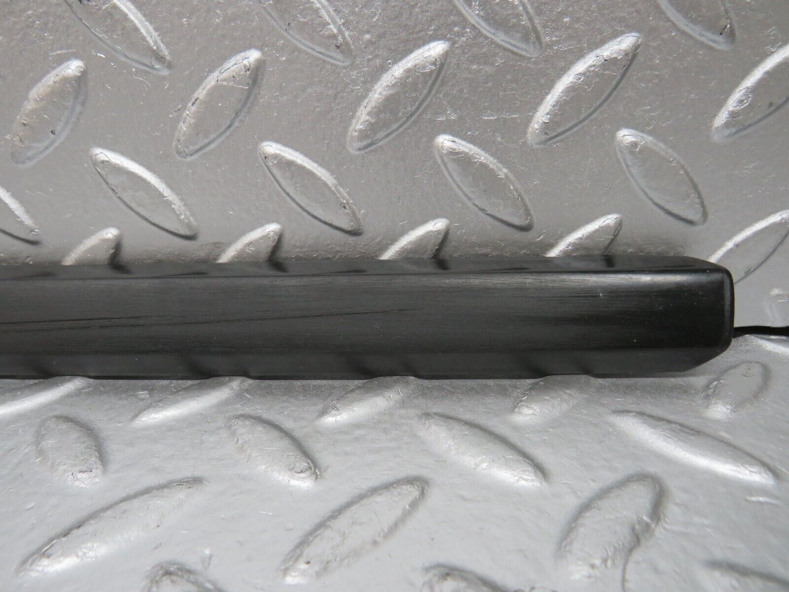 30780 Mercedes-Benz W201 190E 2.0L Front Right Fender Wing Centre Moulding Trim