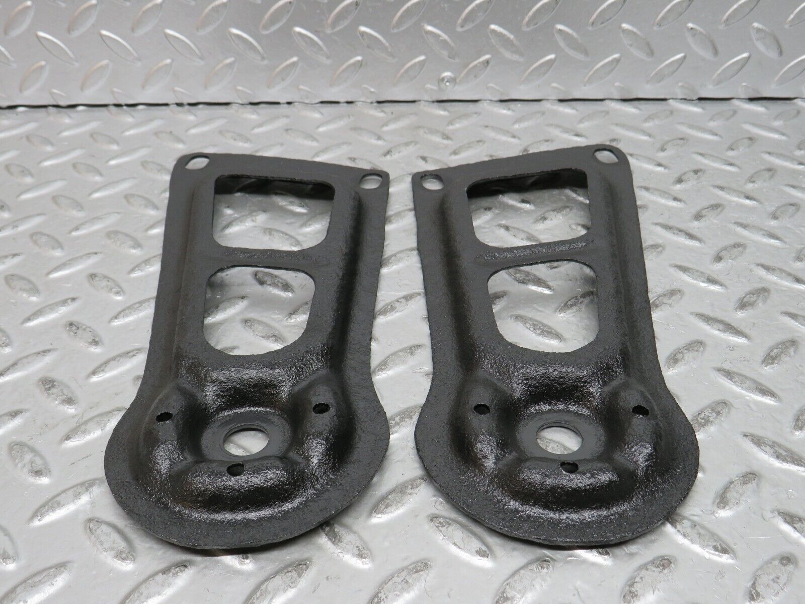 28515 Mercedes-Benz S123 Wagon Rear Suspension Axle Mounting Bracket
