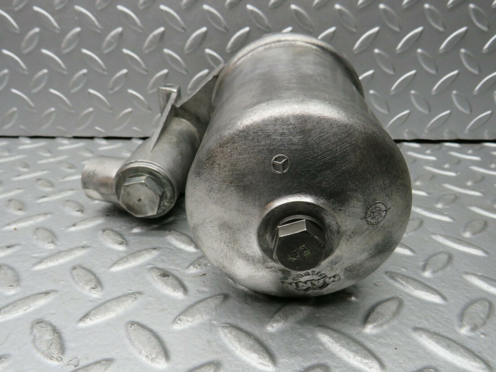 22160 Mercedes-Benz S123 280TE Wagon Oil Filter Housing 1101801502