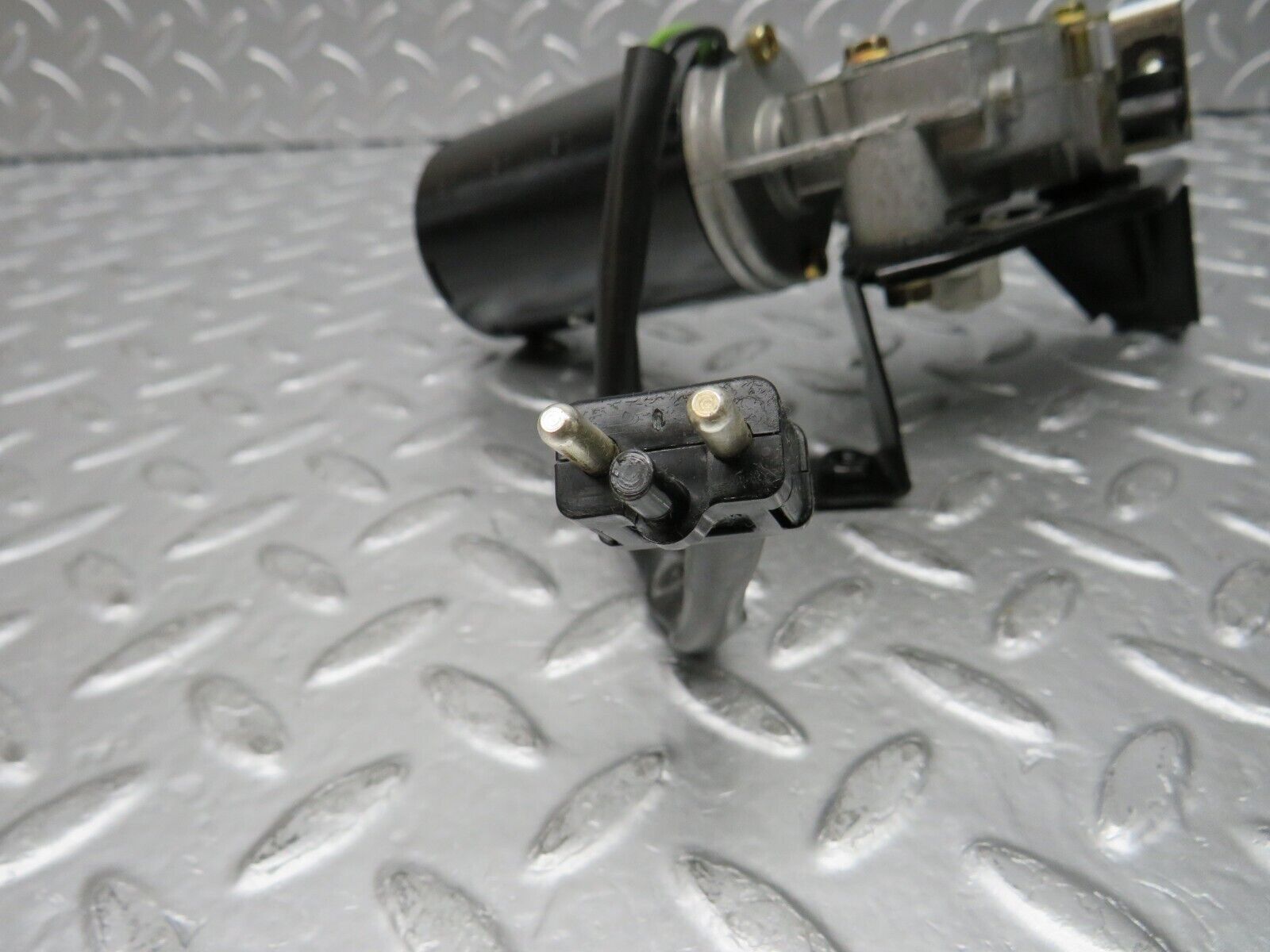 30672 Mercedes-Benz W201 190E 2.0L Sunroof Motor Bosch with Relay 0390251699