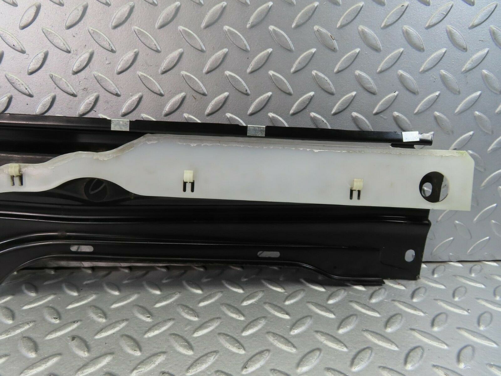 9314 Mercedes-Benz C124 300CE Coupe Rear Window Channel Support Left