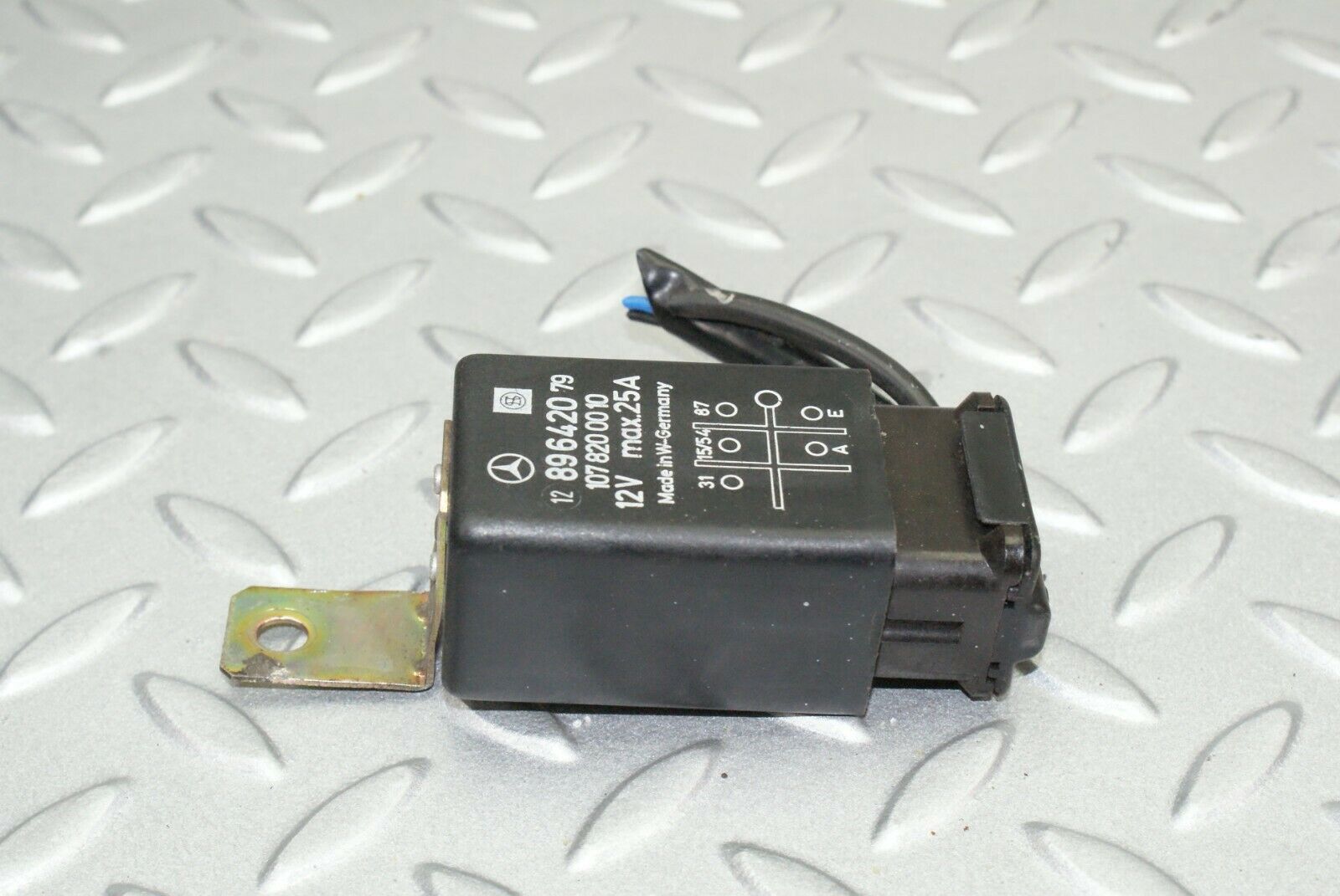 2512 Mercedes-Benz W116 350SE Rear Heated Window Relay 1078200010