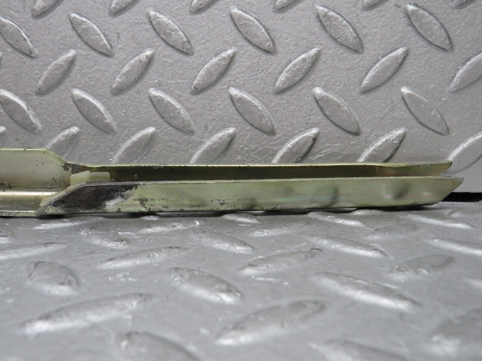 37801 Mercedes-Benz A124 320E Cabriolet Front Right Window Channel