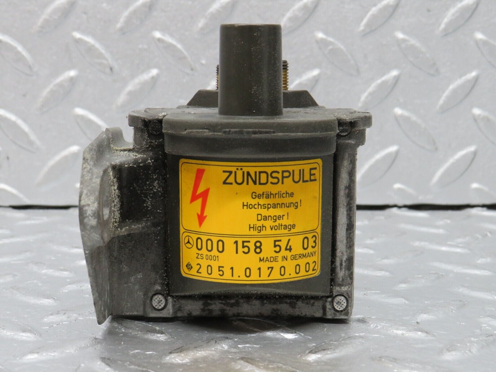 38852 Mercedes-Benz W201 190E 2.6L Ignition Coil 0001585403 2051.0170.002