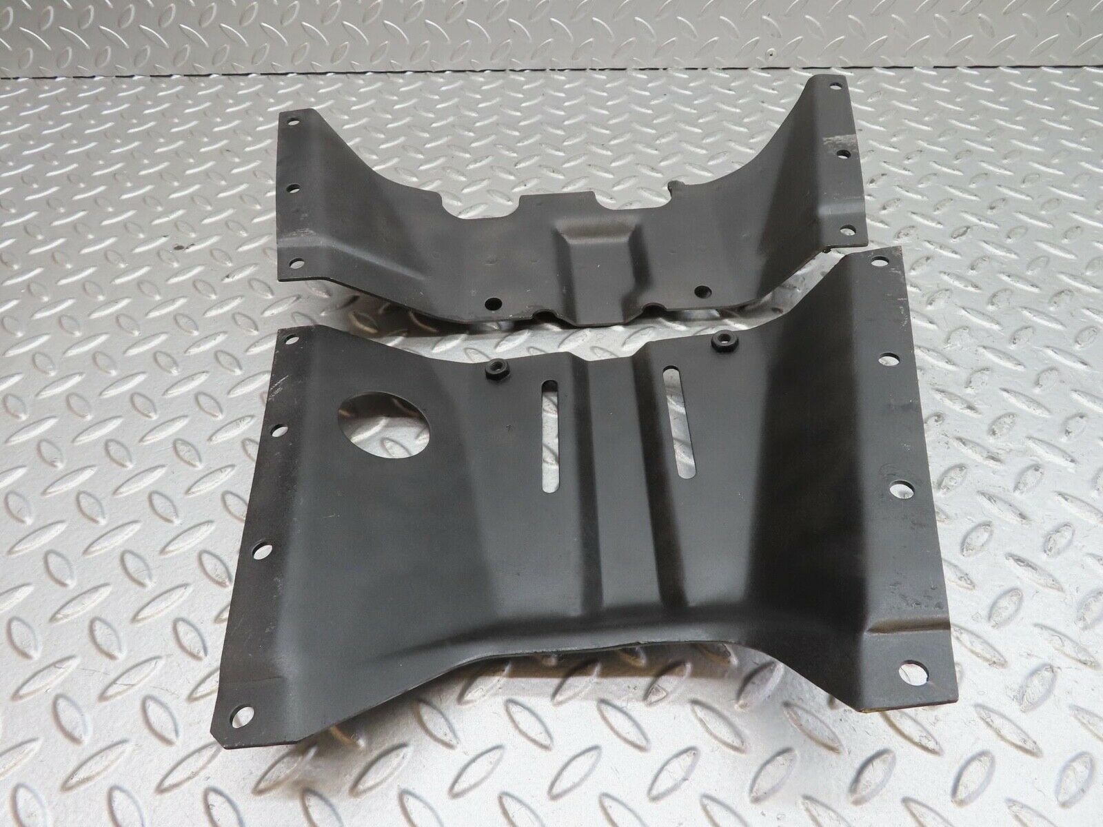 13879 Mercedes-Benz C107 280SLC Gearbox Mount Bracket