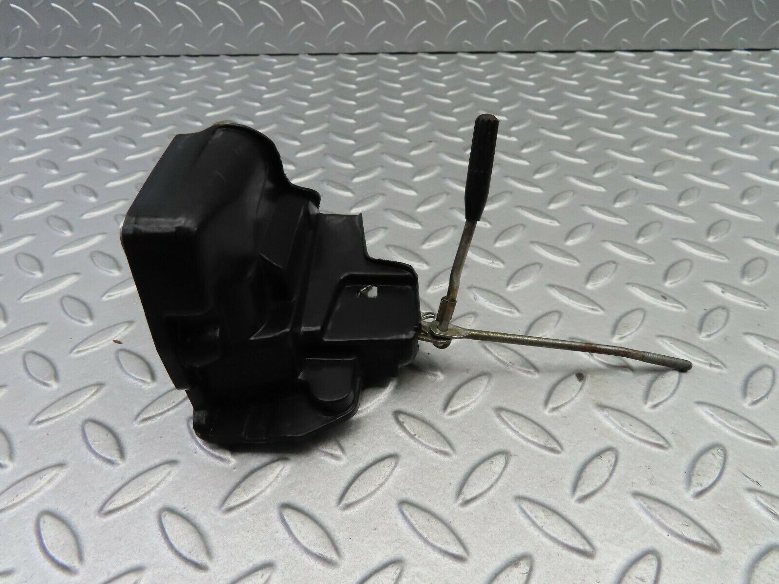 6117 Mercedes-Benz W126 380SE Front Left Door Lock Mechanism