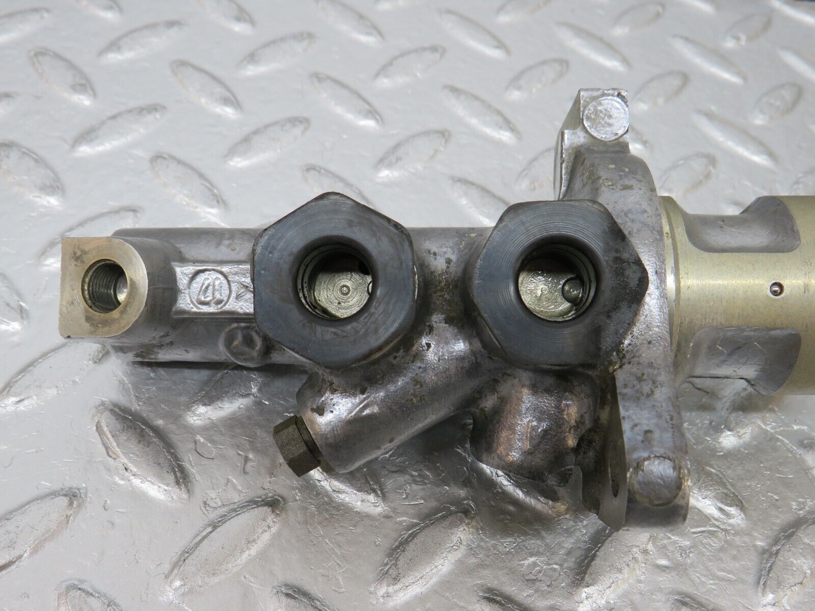 32424 Mercedes-Benz S124 300TE Wagon Brake Master Cylinder Ate