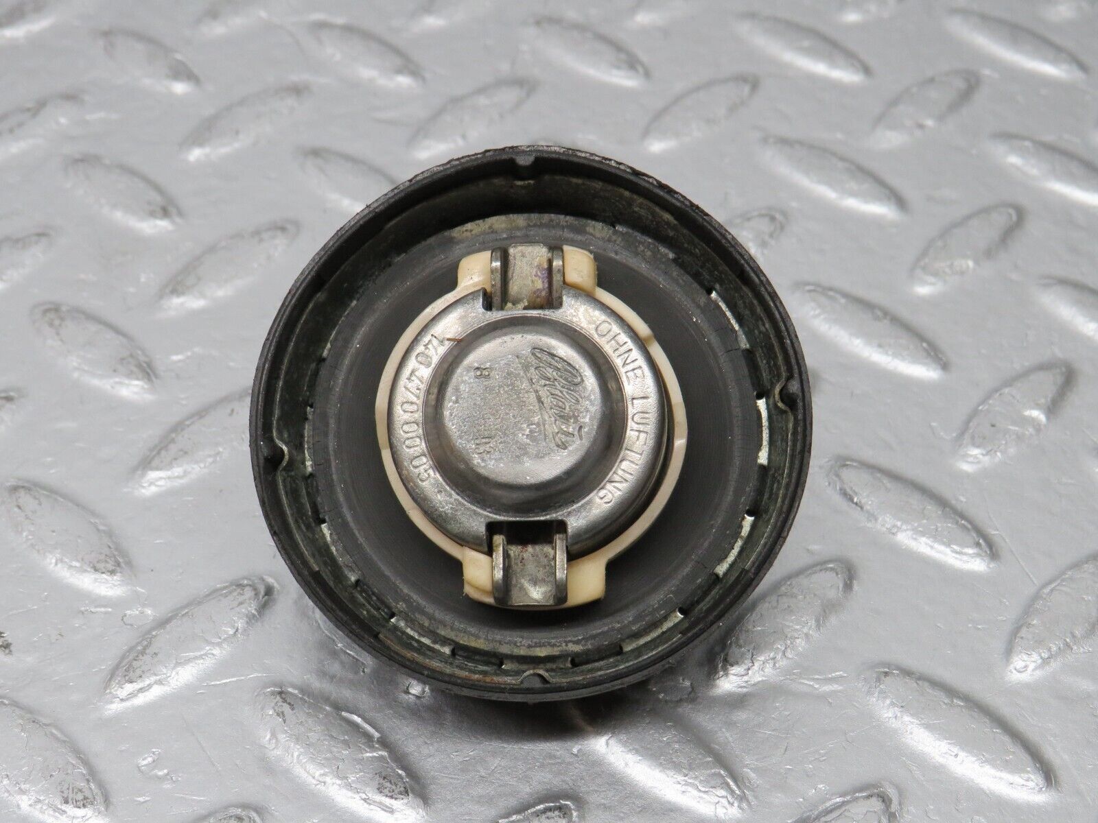 38590 Mercedes-Benz R129 280SL Coupe Fuel Tank Cap 1404700005