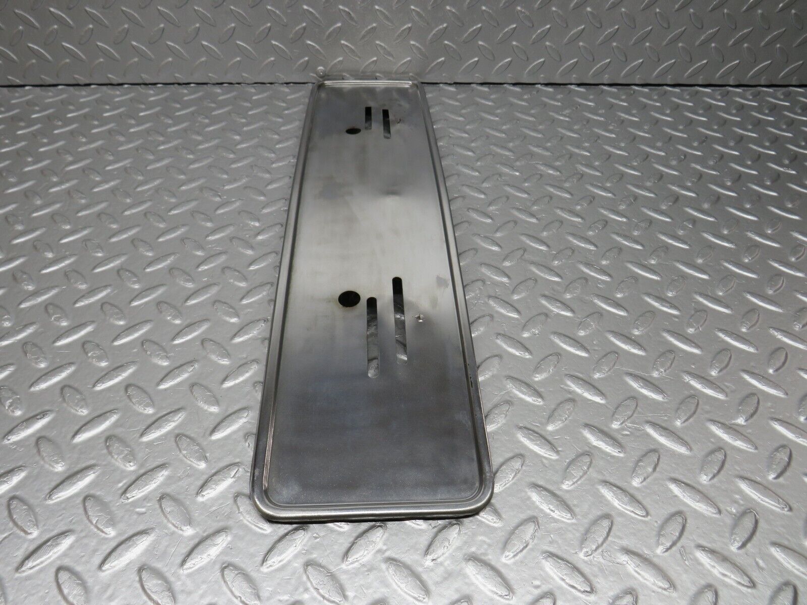 40663 Mercedes-Benz W123 300D Front Chrome Number Plate Holder