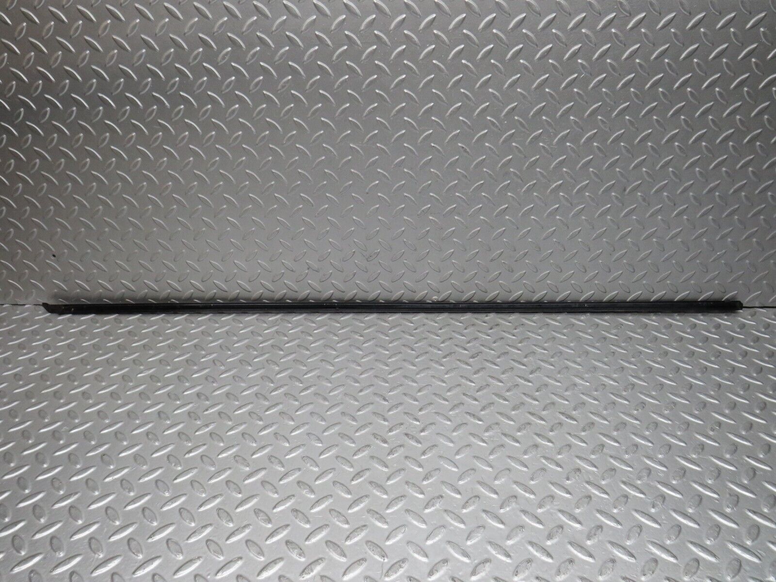 37891 Mercedes-Benz A124 320E Cabriolet Left Door Window Moulding Trim