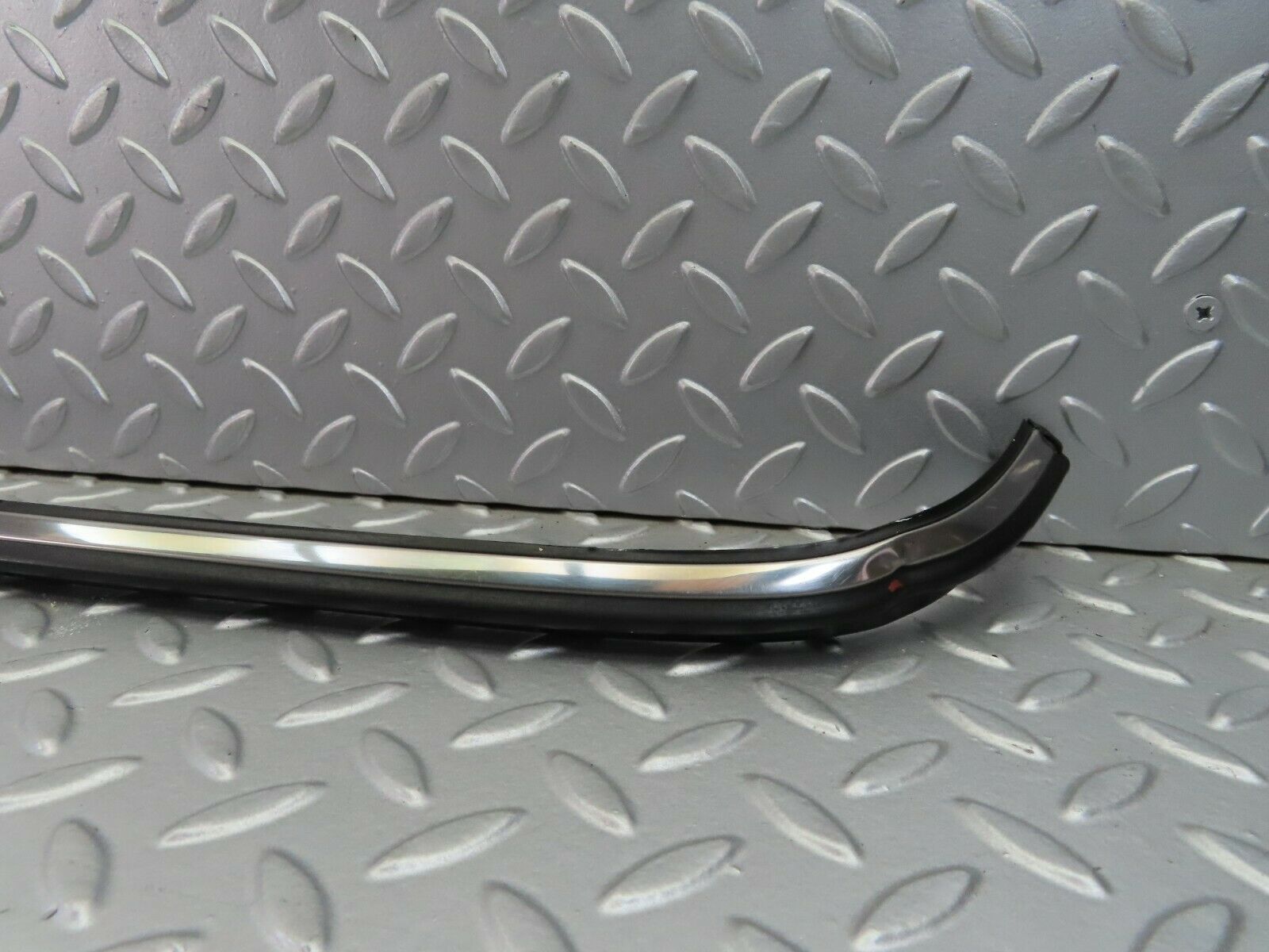 7767 Mercedes-Benz S123 230TE Wagon Centre Fender Wing Chrome Trim Rear Left