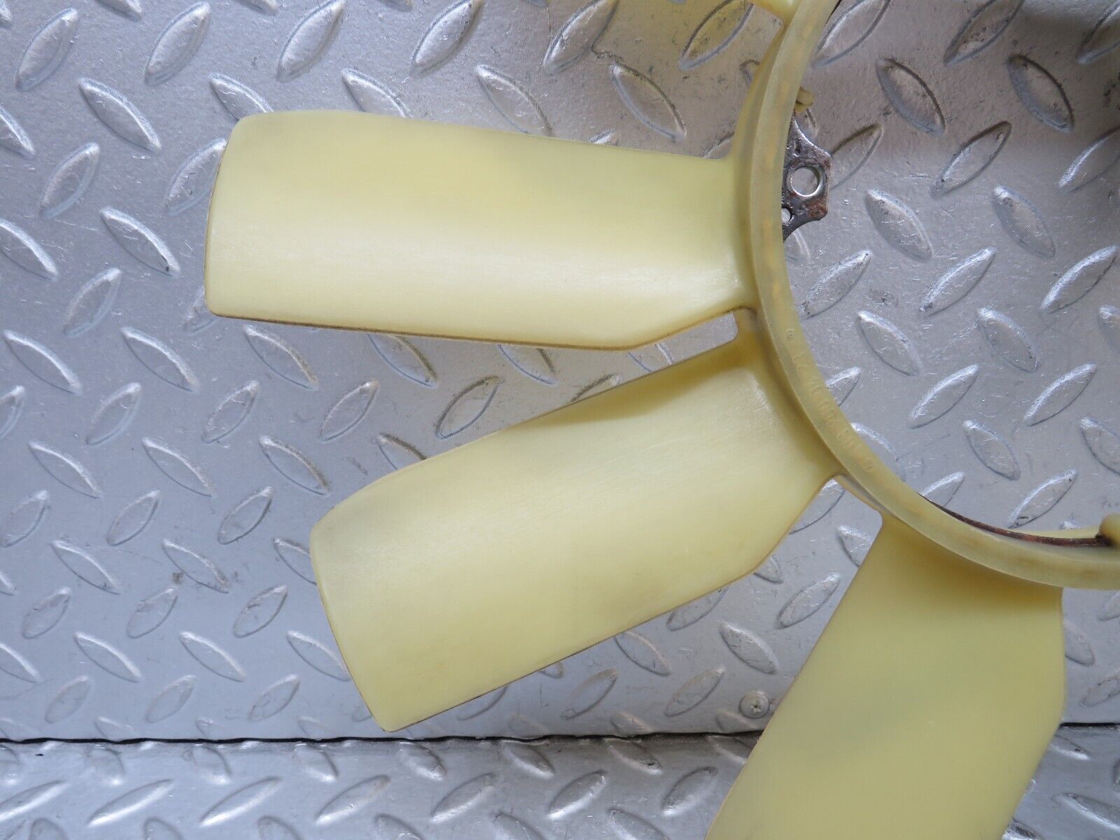 37963 Mercedes-Benz A124 320E Cabriolet Engine Cooling Fan 1032000423