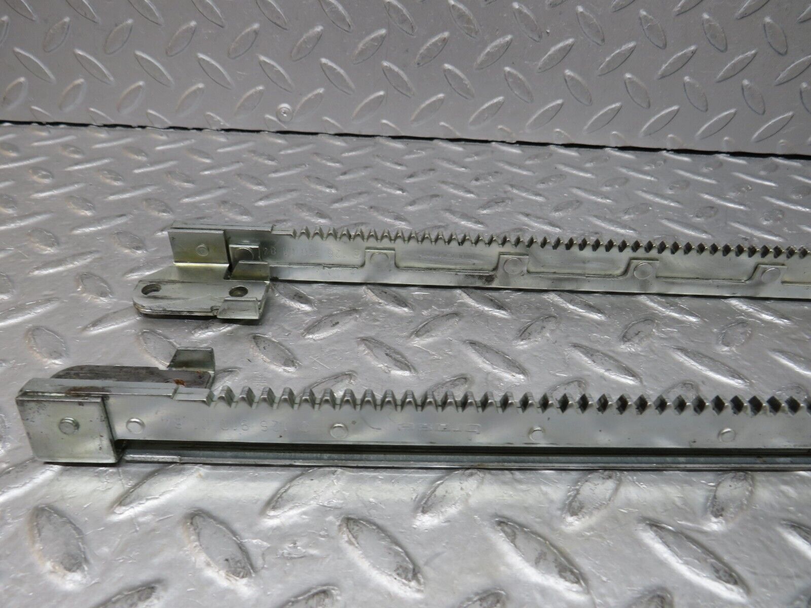 37083 Mercedes-Benz C126 420SEC Coupe Electric Seat Rail Pair 1269100184