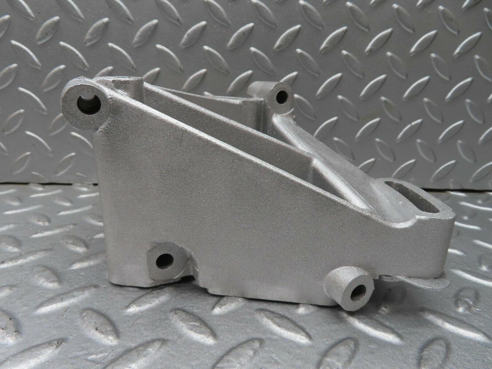 13566 Mercedes-Benz W123 200 Power Steering Pump Bracket 1234660041
