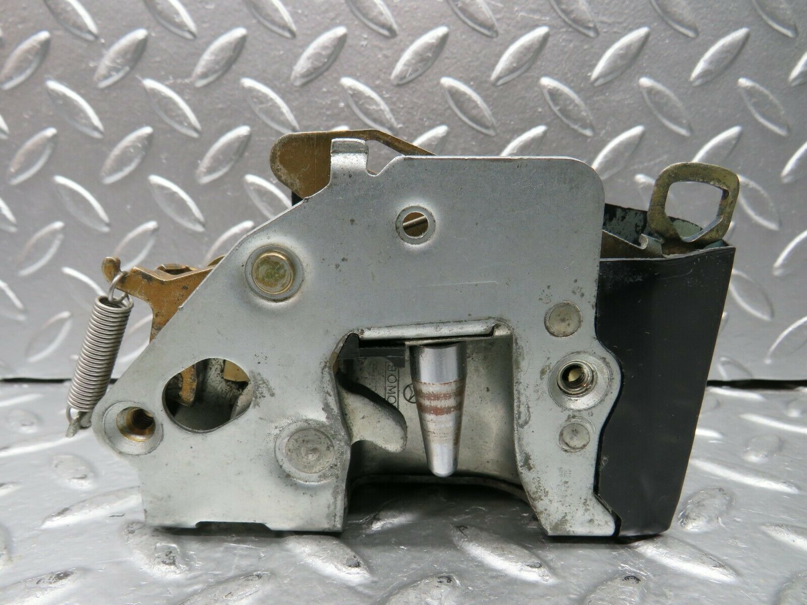 22959 Mercedes-Benz C123 230CE Coupe Left Door Lock Mechanism 1237230308