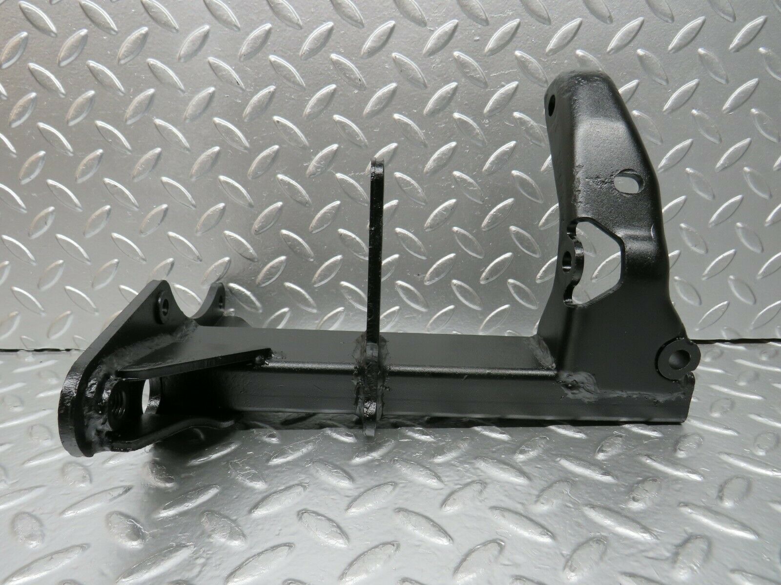 23914 Mercedes-Benz C107 450SLC Coupe Air Condition Compressor Mount Bracket