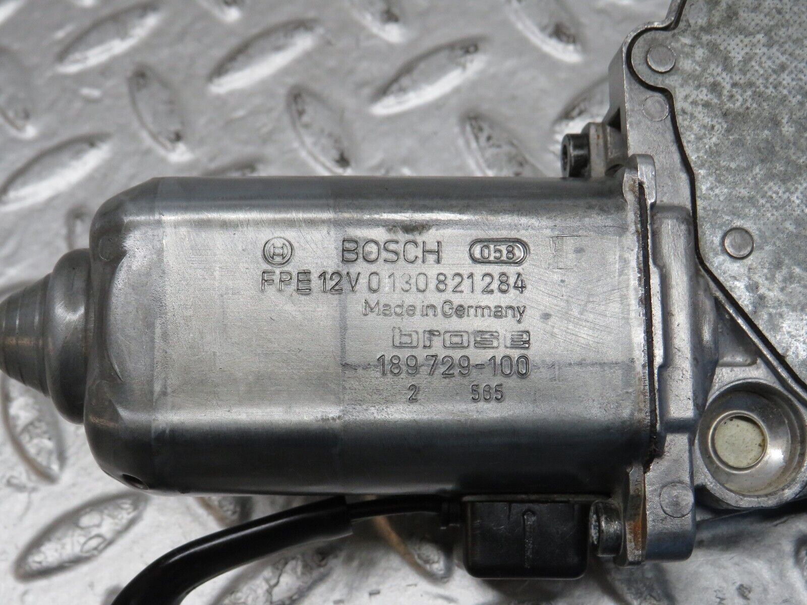 27664 Mercedes-Benz S124 300TE Window Regulator Motor Left Bosch 0130821284