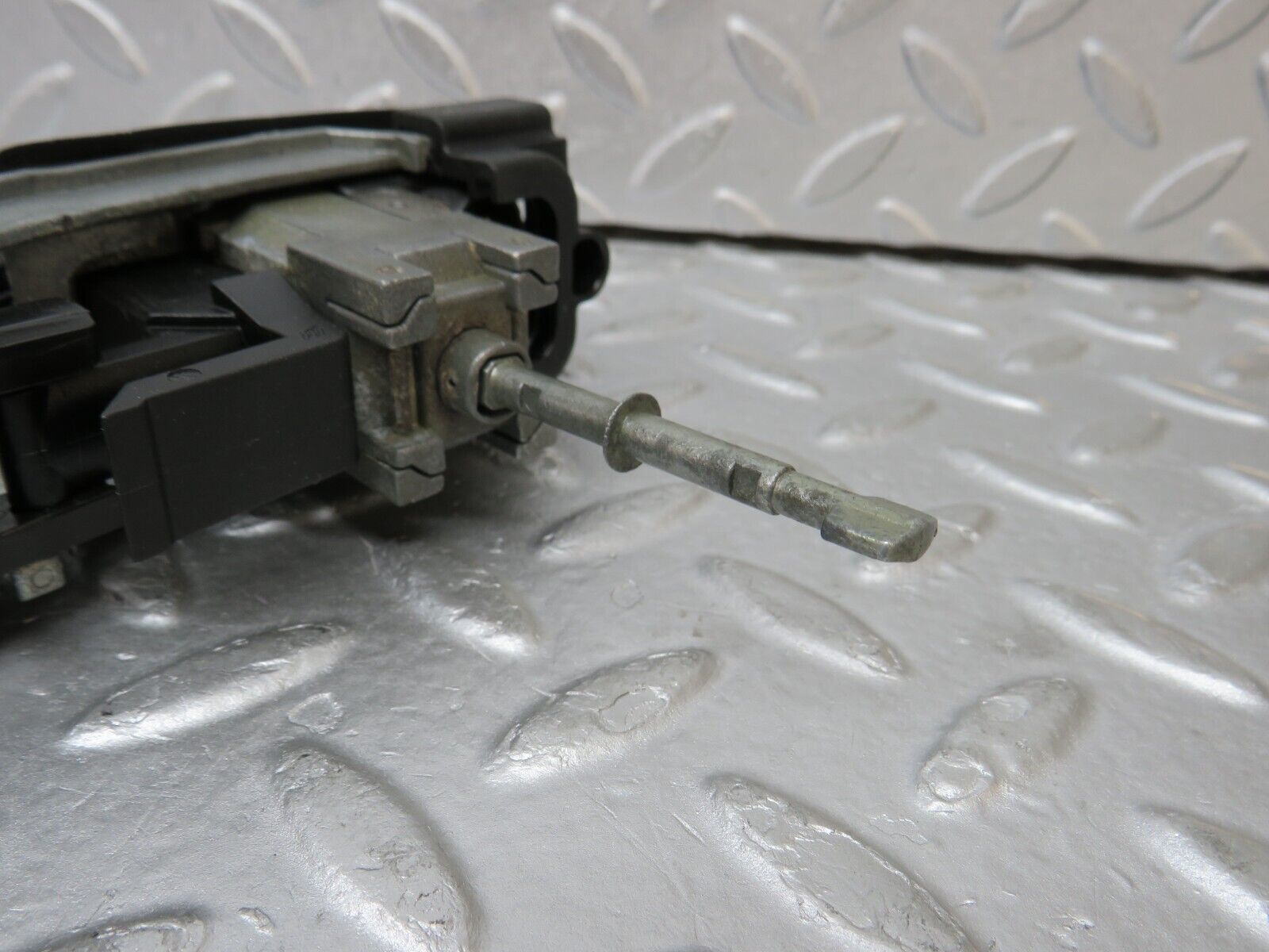 38463 Mercedes-Benz R129 280SL Coupe Left Door Exterior Handle With Key