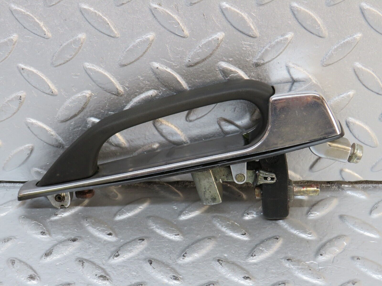 40617 Mercedes-Benz W123 300D Rear Right Exterior Door Handle 1237600359 1237660005
