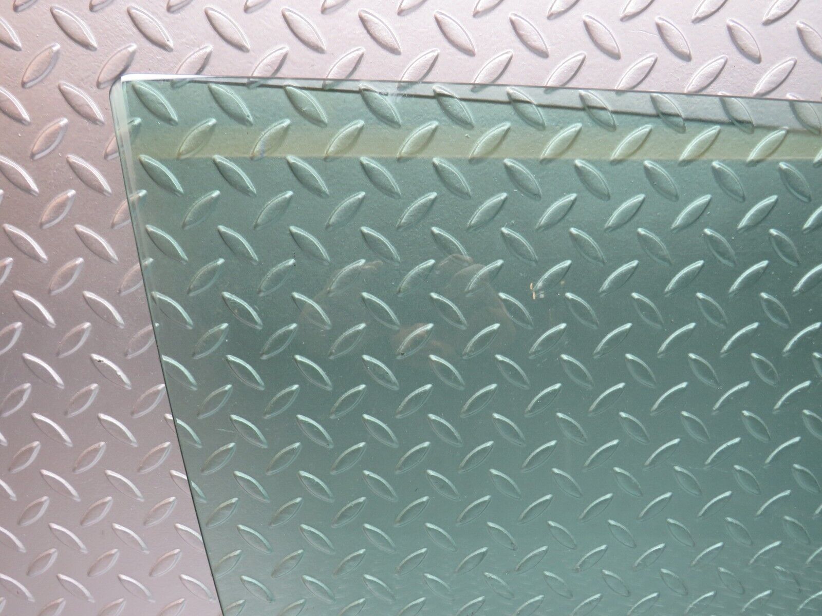 31474 Mercedes-Benz S124 220TE Wagon Front Right Door Window Glass