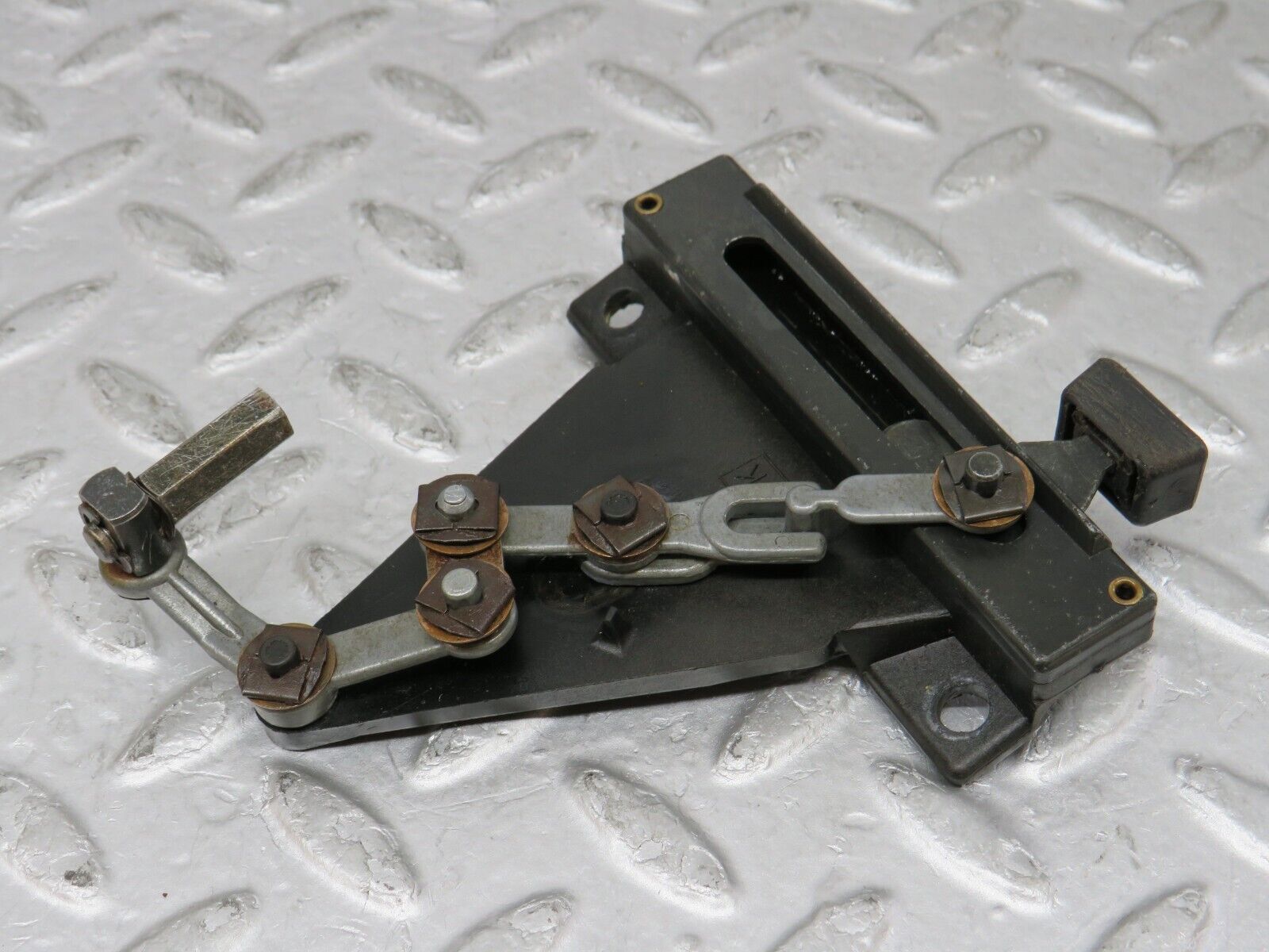 35541 Mercedes-Benz R107 280SL Air Vent Control Lever Centre