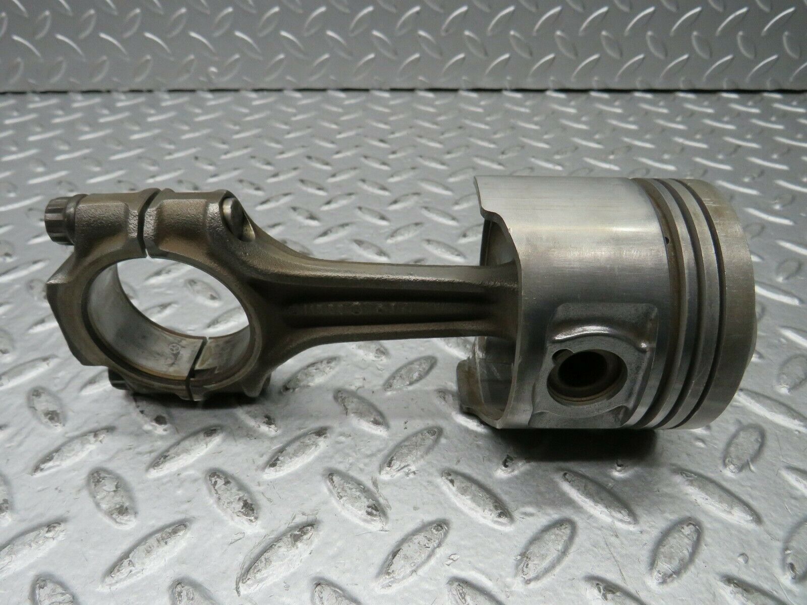 22207 Mercedes-Benz S123 280TE Piston With Connecting Rod 85.975 mm