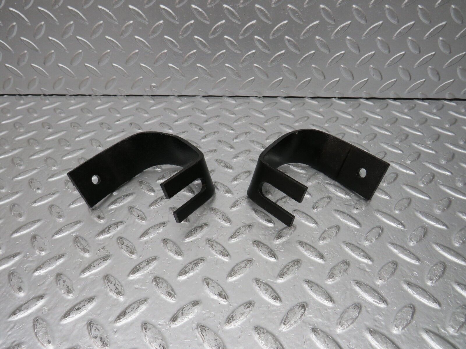 31546 Mercedes-Benz W123 200D Front Bumper Bracket Pair